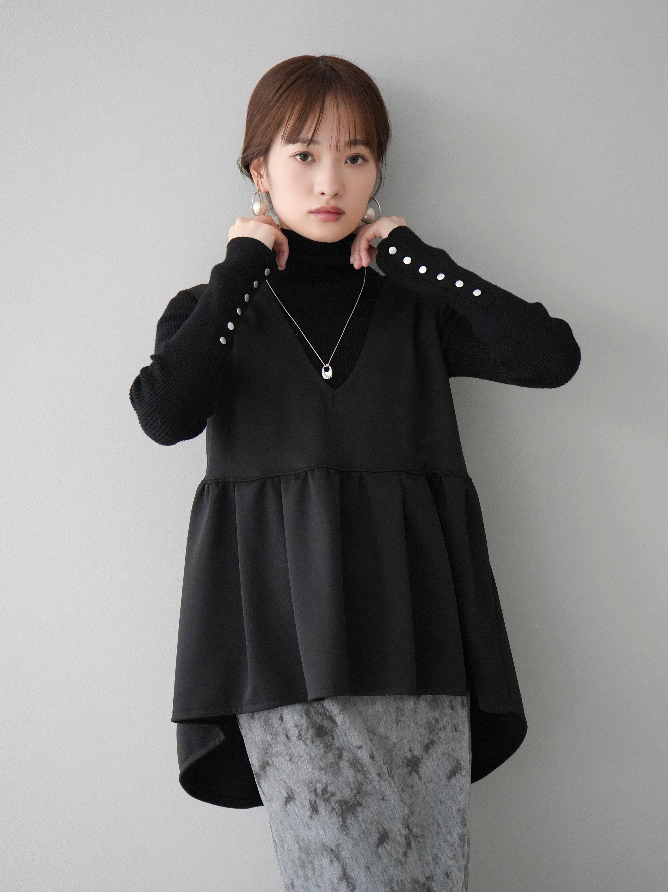 予約]Vネックぺプラムベスト/ブラック – Lumier