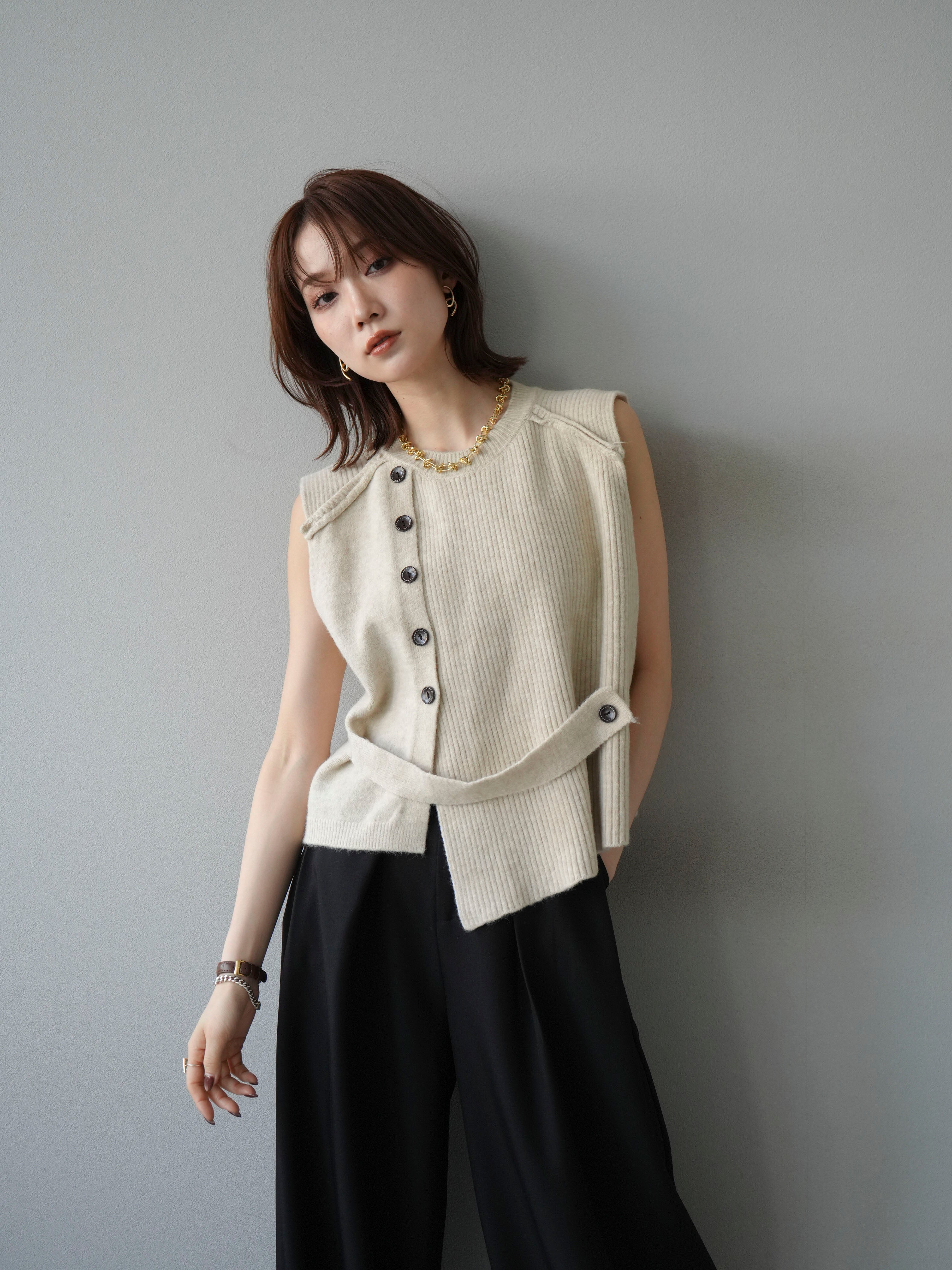 4]レイヤードボタンニットベスト/オフホワイト – Lumier