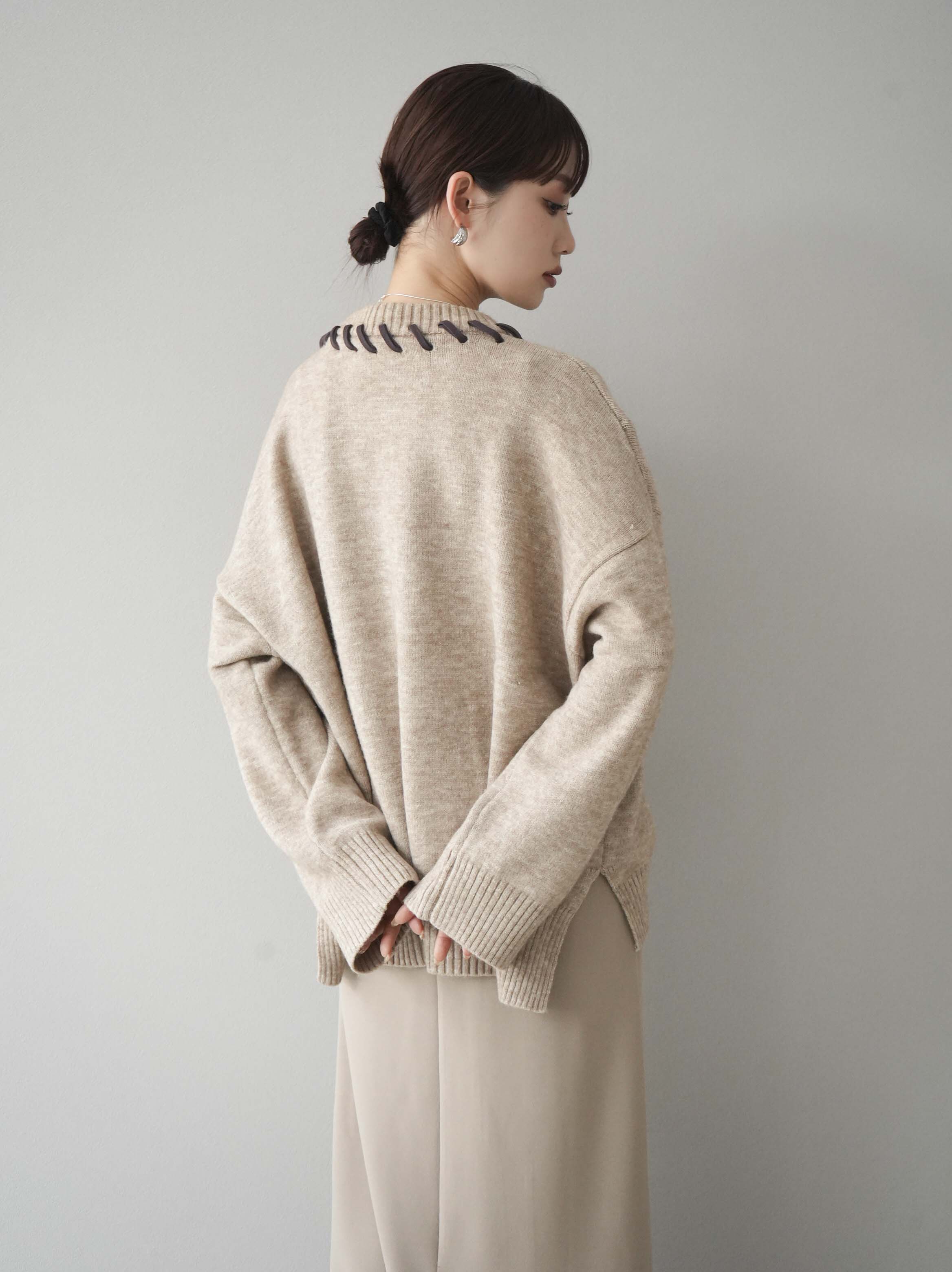 予約]ハンドステッチ配色オーバーニットプルオーバー/ベージュ – Lumier