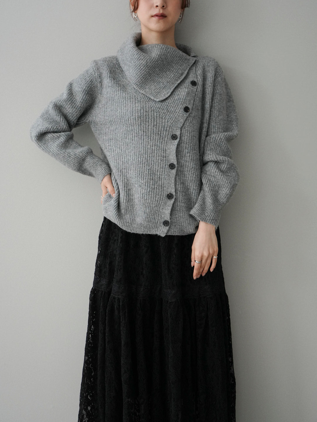 [SET]ハイネックデザインボタンニットカーディガン+起毛レースティアードスカート(2set)