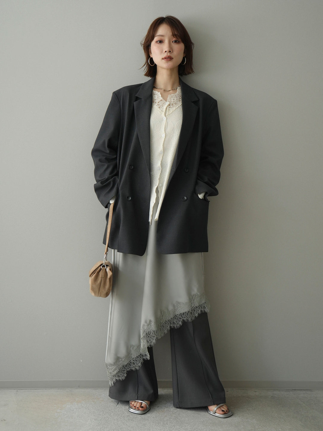 [SET]ダブルブレストオーバージャケット+レースネックジャガードニットカーディガン+サテンライクアシメレーススカート+センターシームフレアパンツ(4set))
