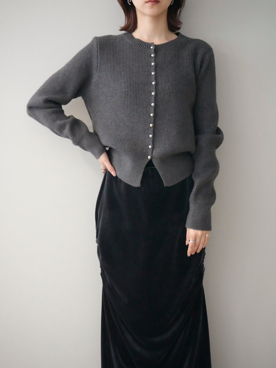 [SET]シルバーボタン畦編みニットカーディガン+ギャザーベロアスカート(2set)