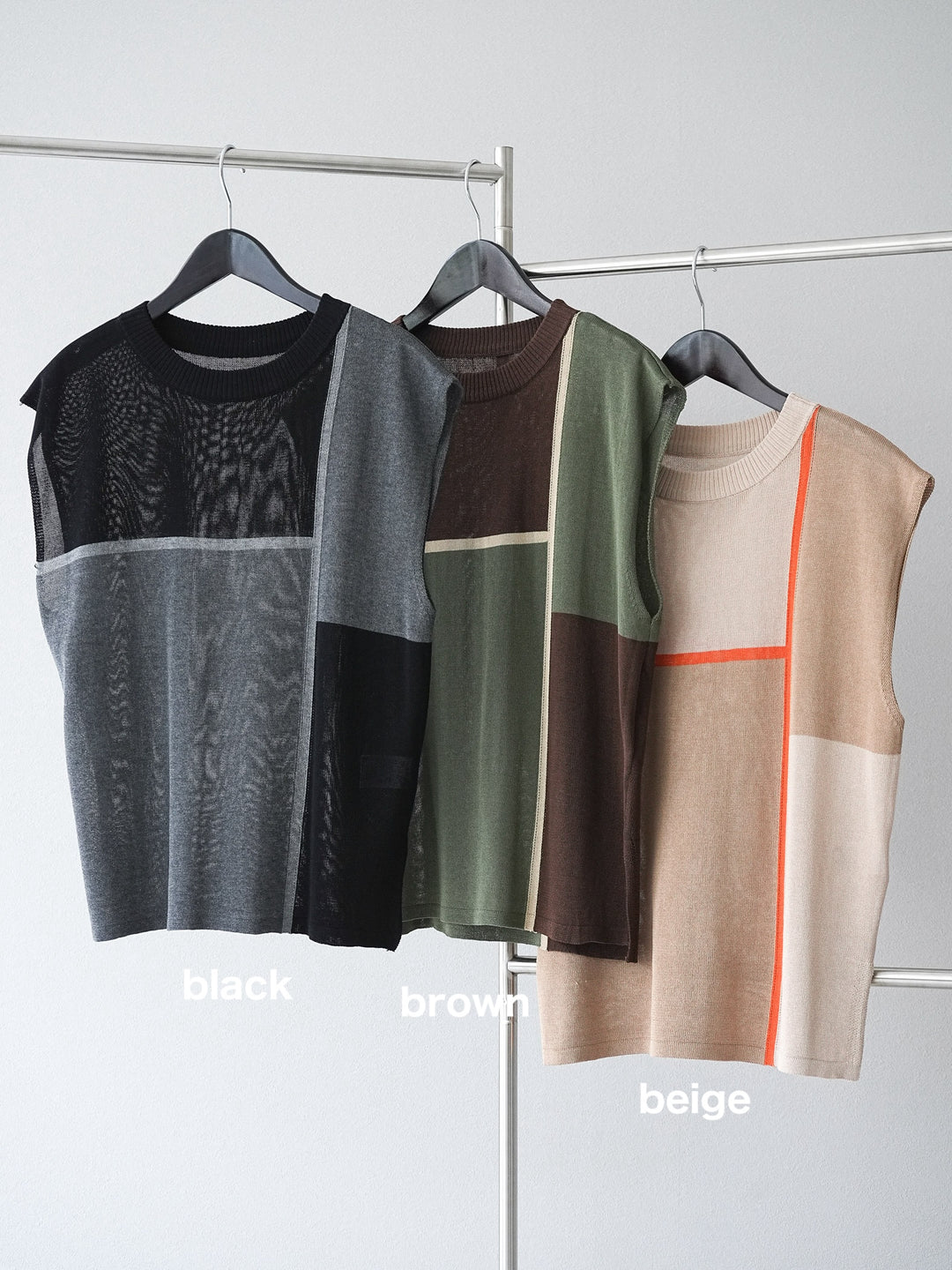 [SET] 同色系無袖針織套衫 + 可選飾品套裝（2 套）