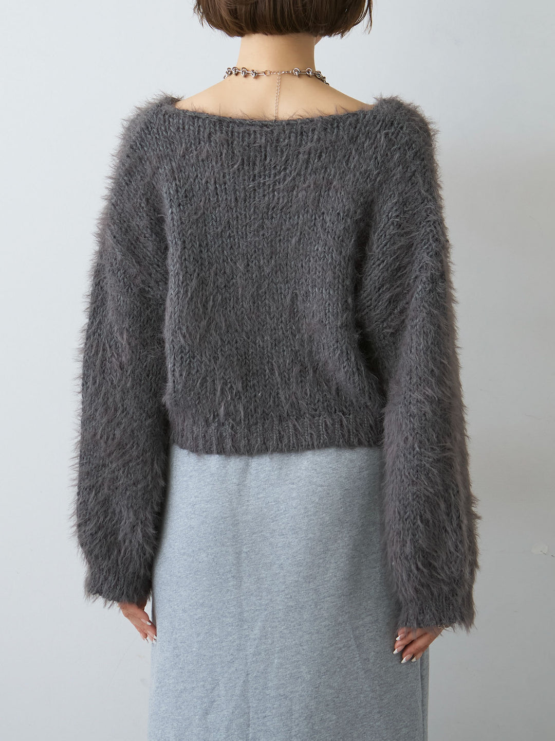 [予約]Vネックシャギークロップニットトップス/charcoal