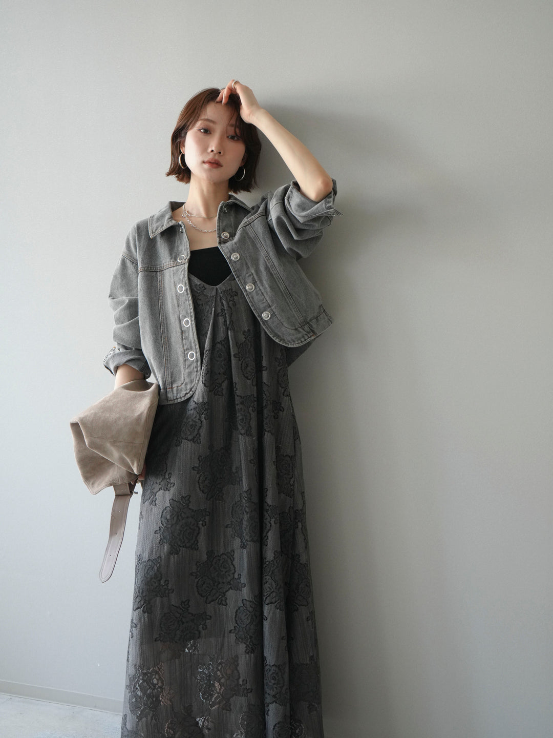 【預購】花朵蕾絲吊帶洋裝 / 灰色