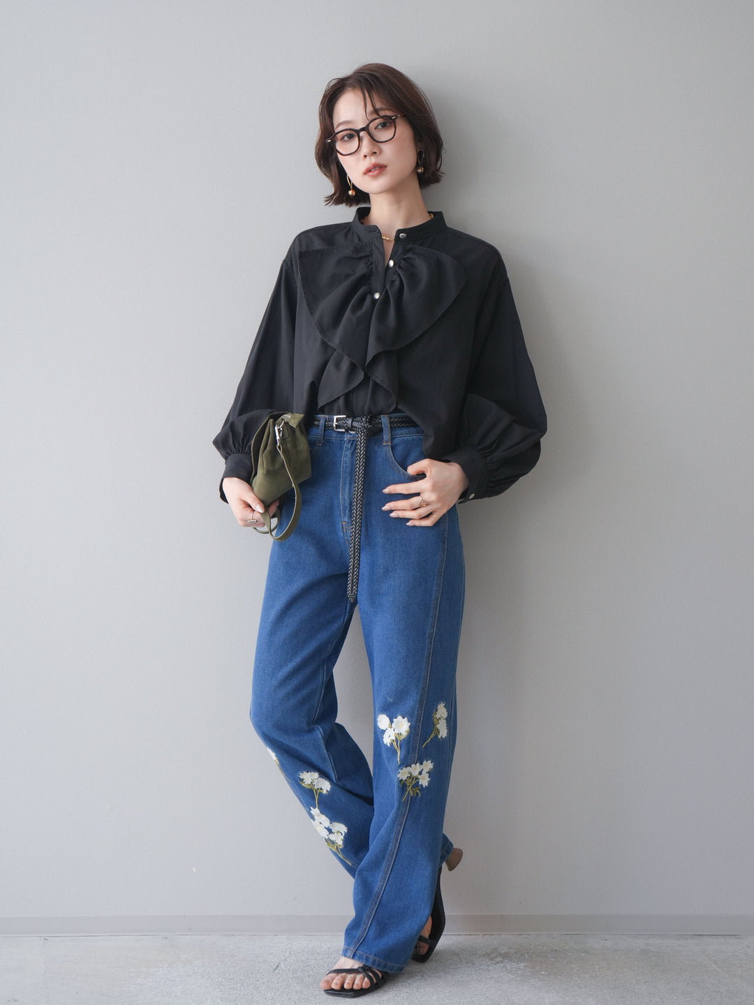 [SET]ラッフルフレアショートブラウス+フラワー刺繍ストレートデニム(2set)