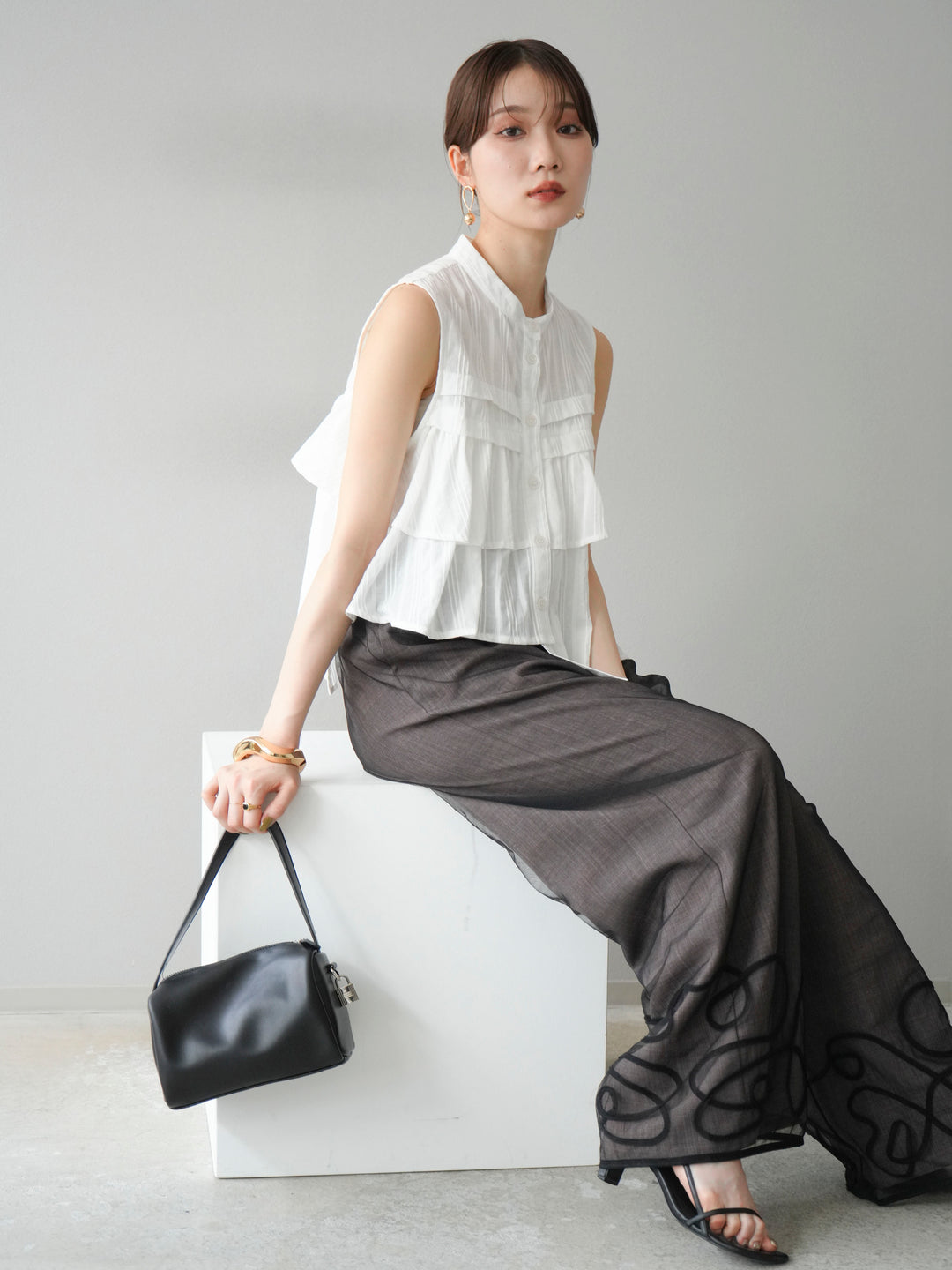 [SET]ドビーストライプアシンメトリーフリルノースリブラウス+コード刺繍チュールレイヤードパンツ+リネンライクイージーワイドパンツ(3set)