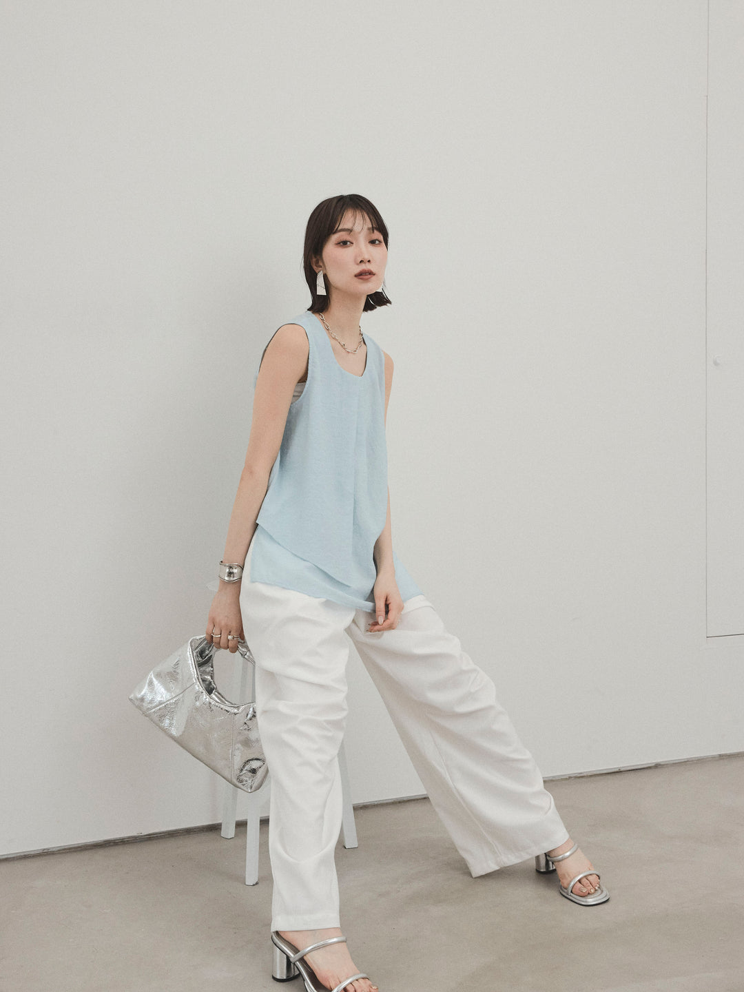 [SET] 透視褶皺不對稱上衣 + 設計環側褶褲 (2 件組)