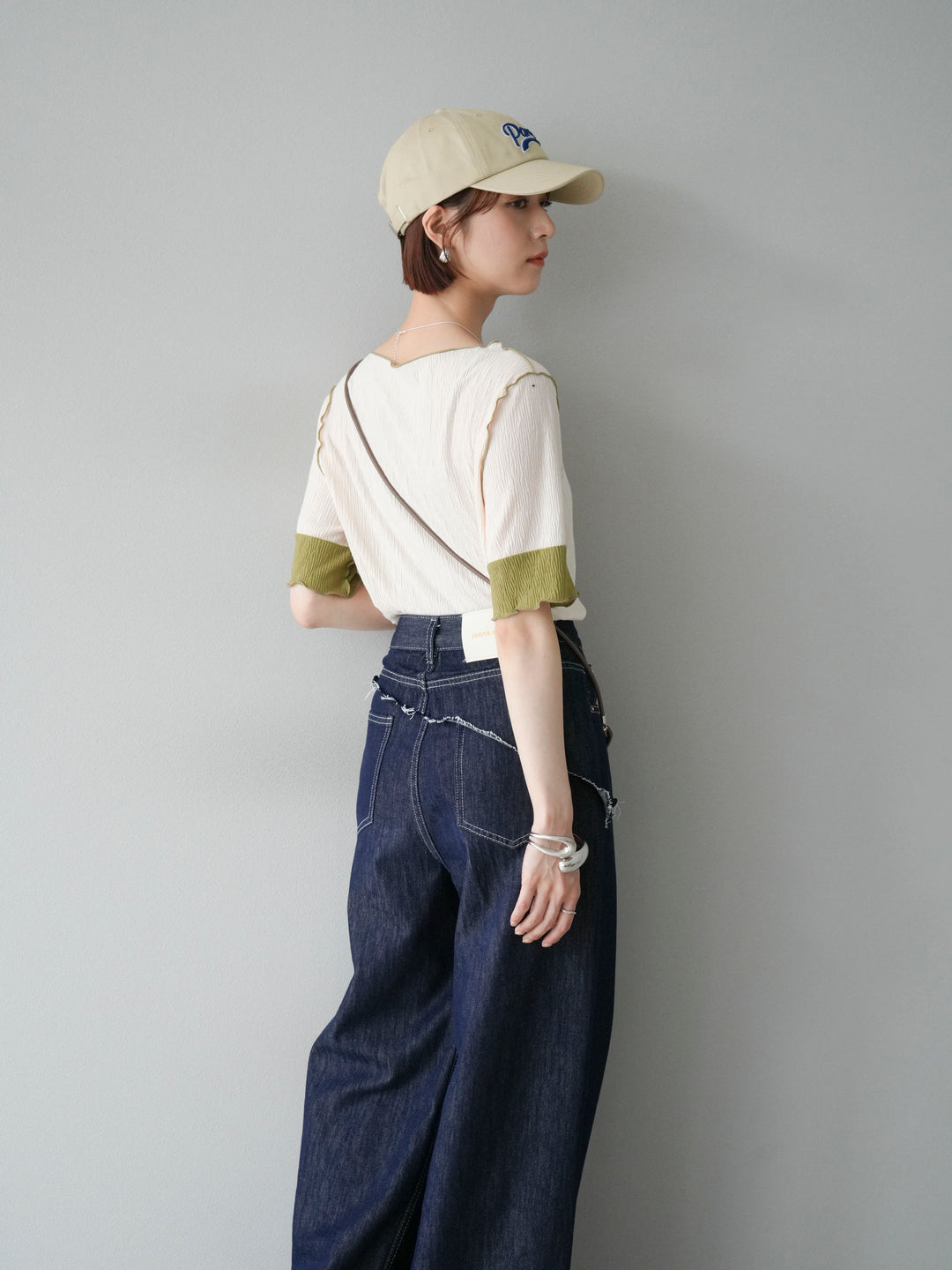 [SET] 百褶同色船領套頭衫 + 臀部設計牛仔褲（2 件組）