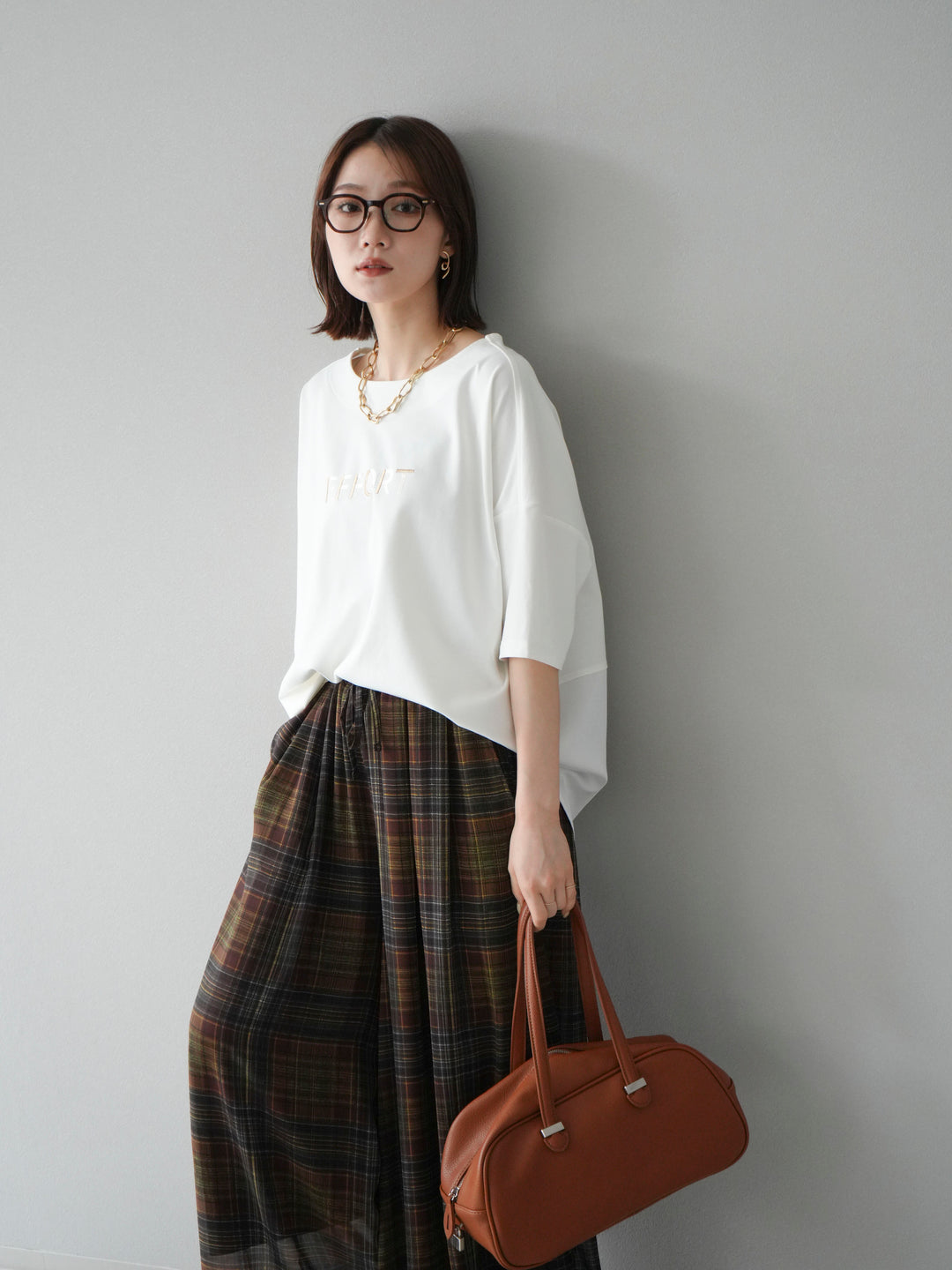 [套裝] 不同材質金屬標誌刺繡 x 印花T卹 + 透視格紋寬鬆褲（2 件套）