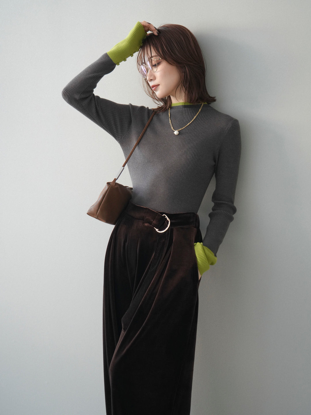 [SET]袖ボタンハイネック配色リブニットトップス+選べるアクセセット(2set)