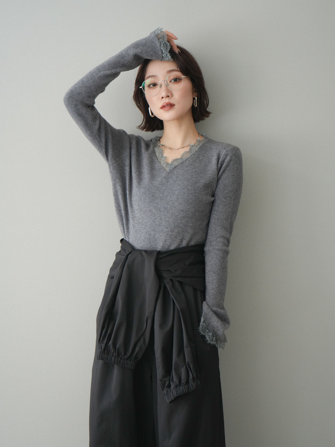 [予約]レースドッキングVネックニットトップス/gray