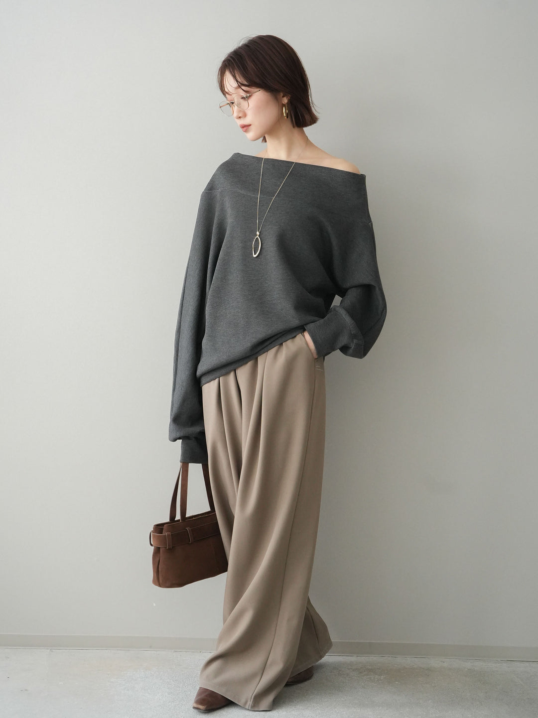 [SET]アシンメトリーオフショルポンチプルオーバー+ベルト付キーホルダーモチーフワイドパンツ(2set)