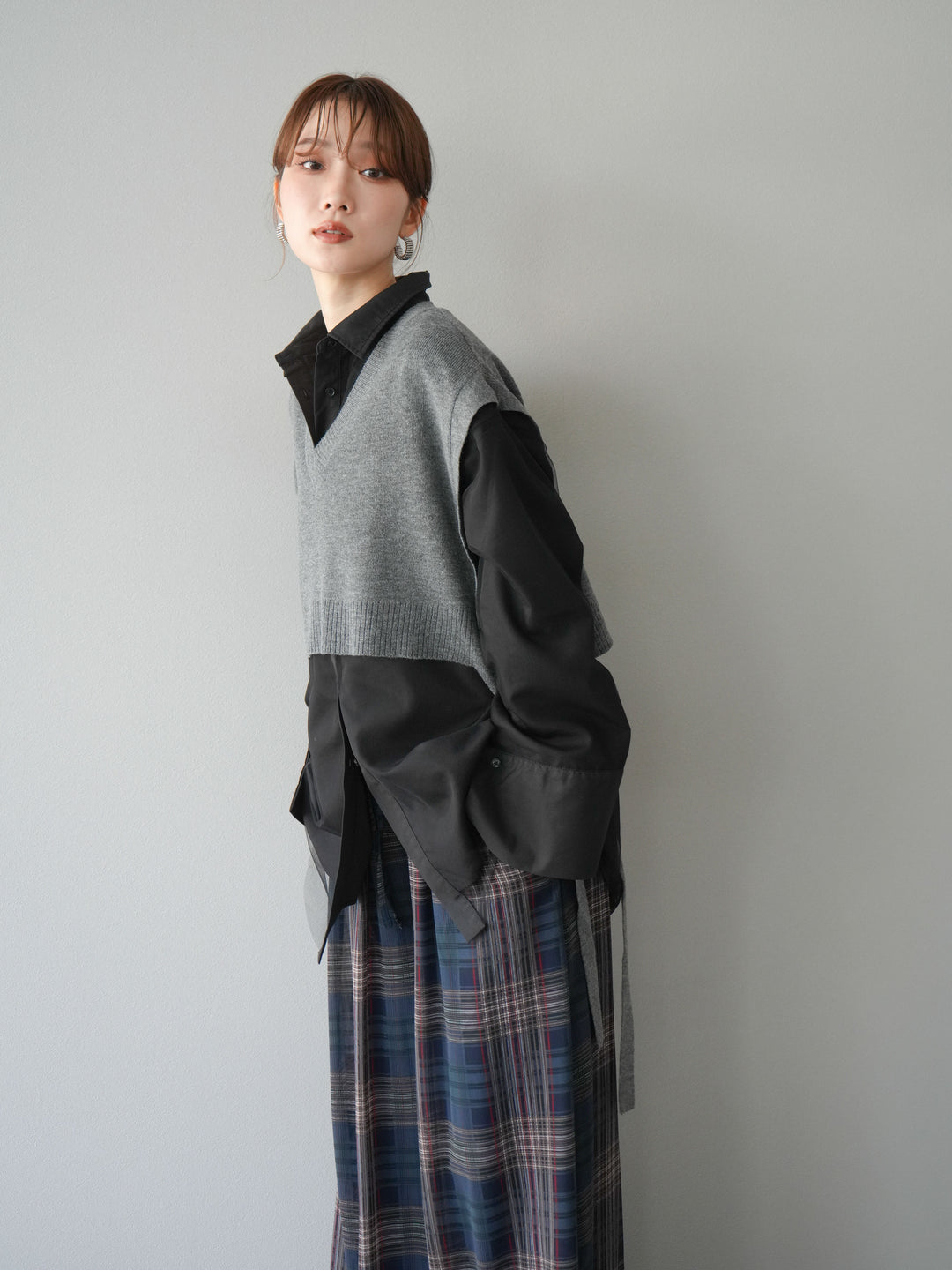 [予約]サイドリボンVネックショートニットベスト/チャコール