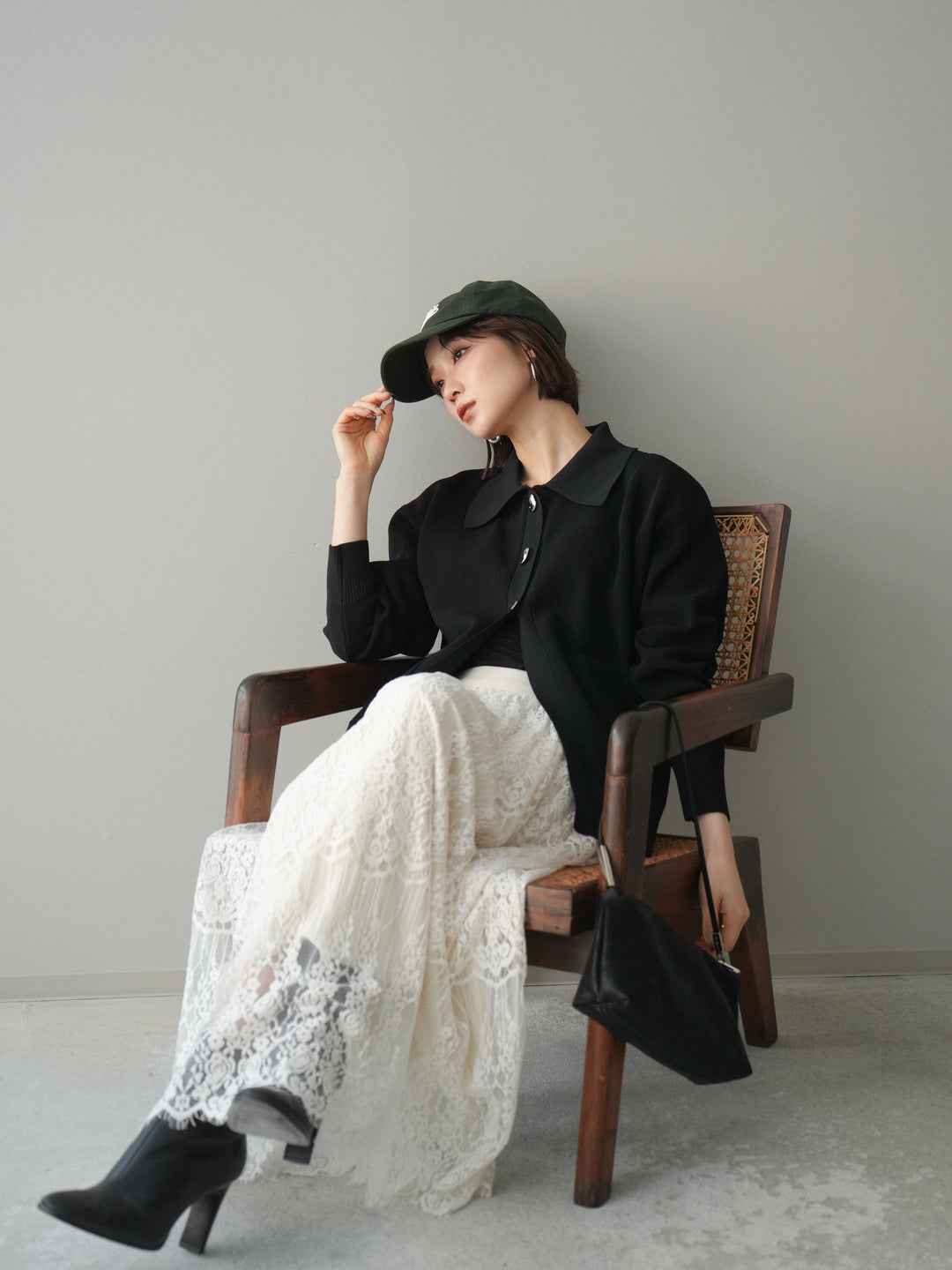 [予約]メタルボタン襟付きポリエステルニットカーディガン/black