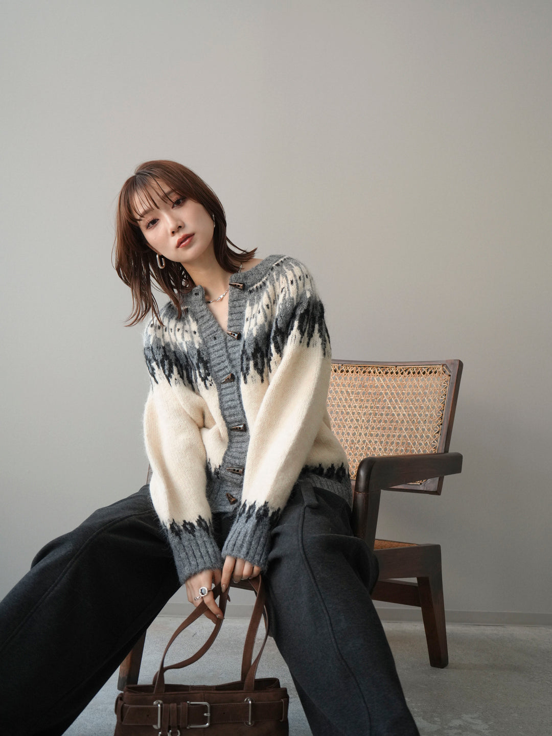 [SET]トグルボタン求心柄ニットカーディガン+ウエストベルトカーブラインスエットパンツ(2set)