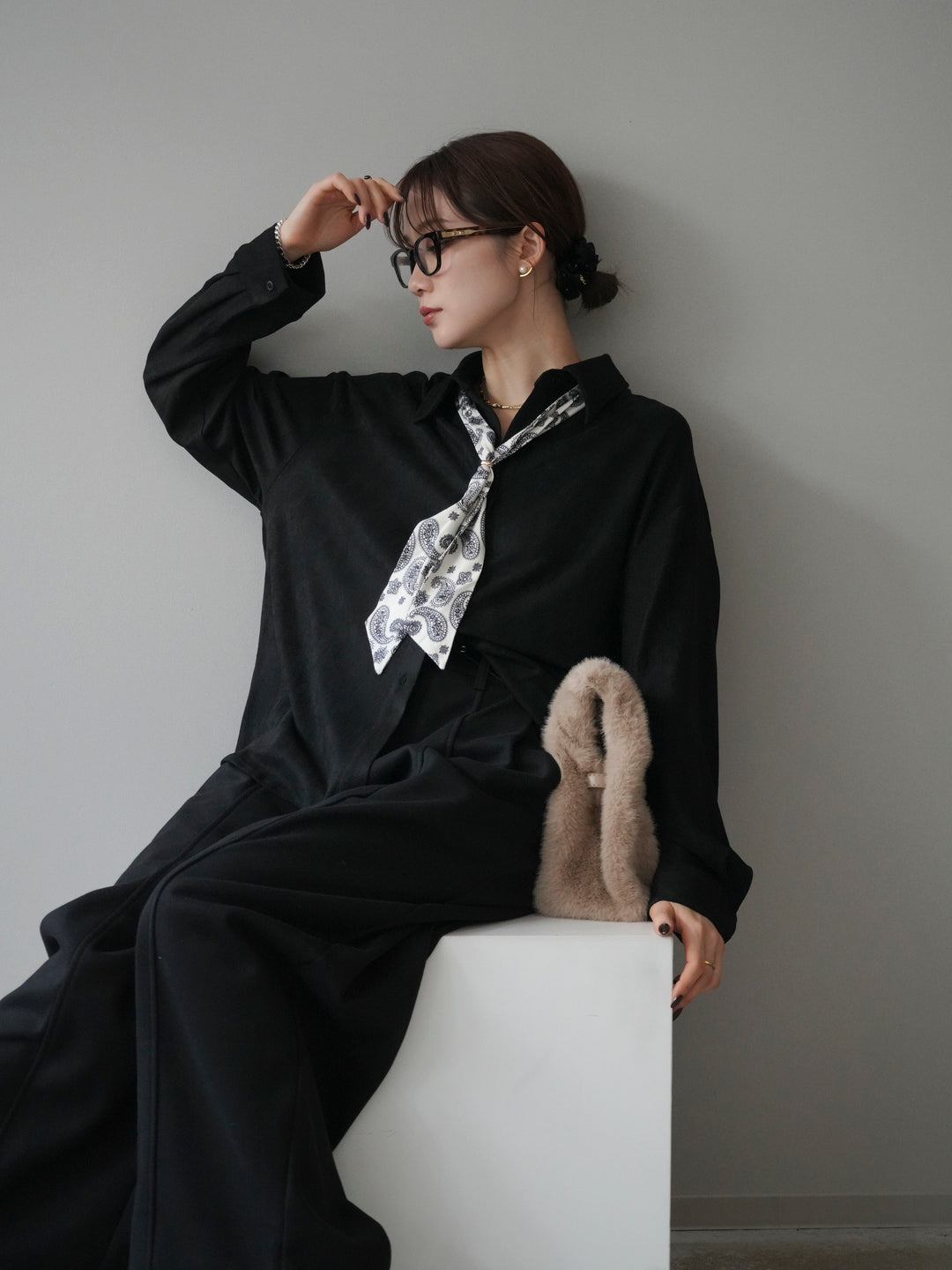 [予約]スカーフ付きスエードシャツ/black