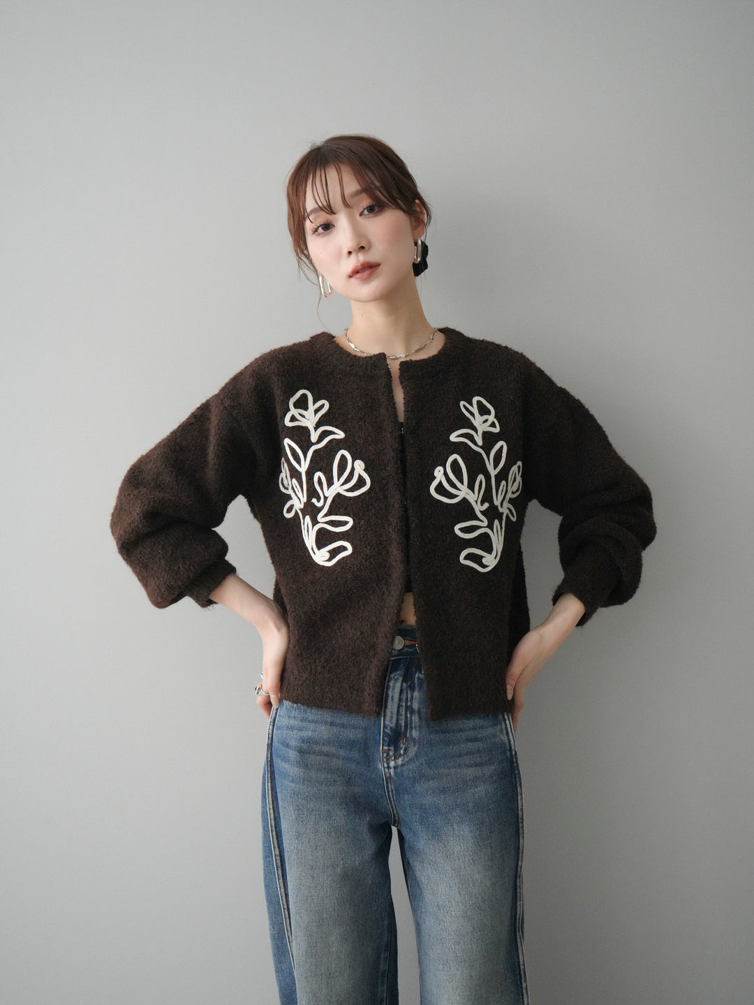 [予約]テープ刺繍ホック開きブークレニットカーディガン/darkbrown