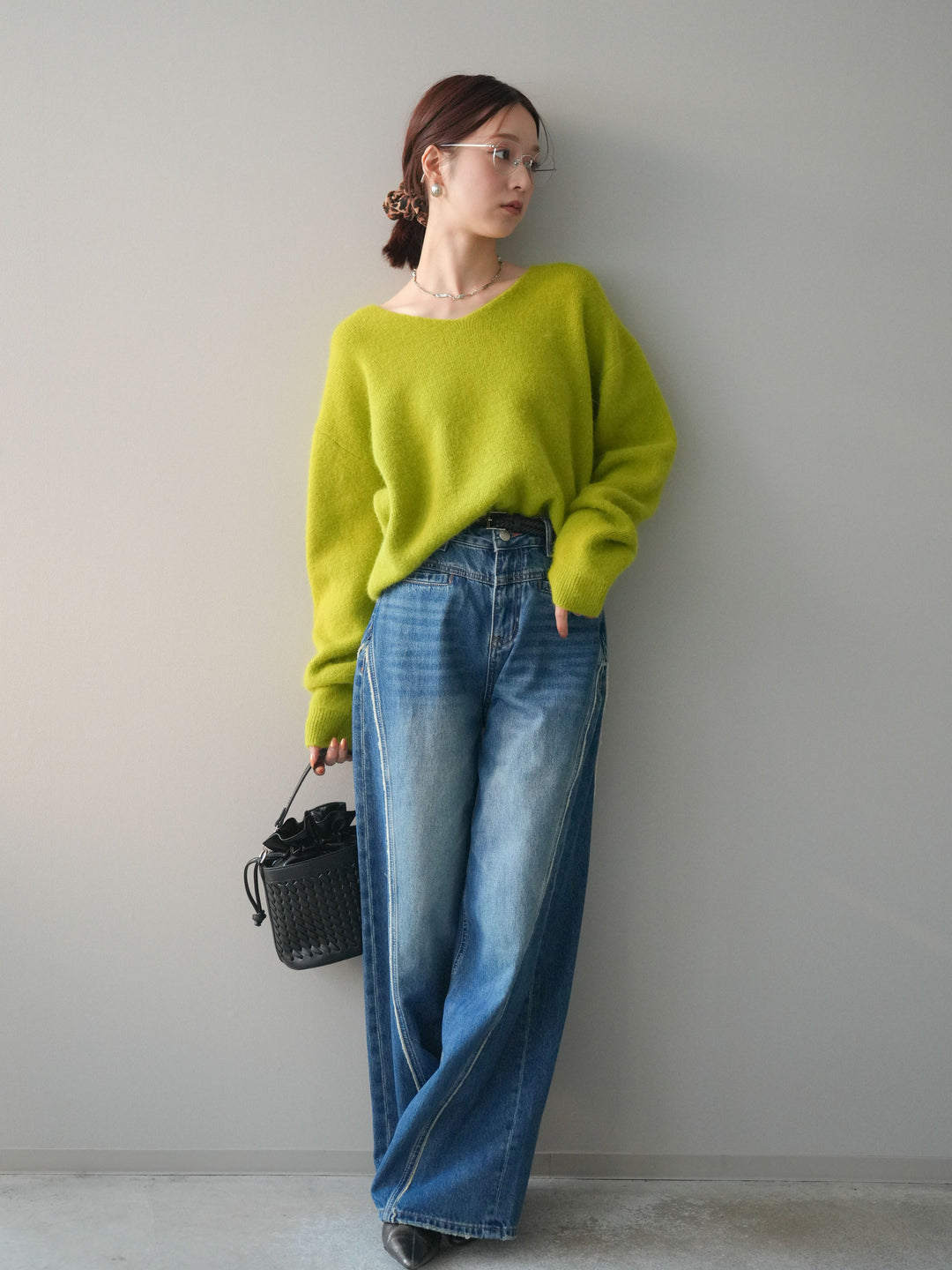 [SET]シュシュ付きアンゴラタッチVネックニットプルオーバー+サイドフリンジワイドデニムパンツ(2set)