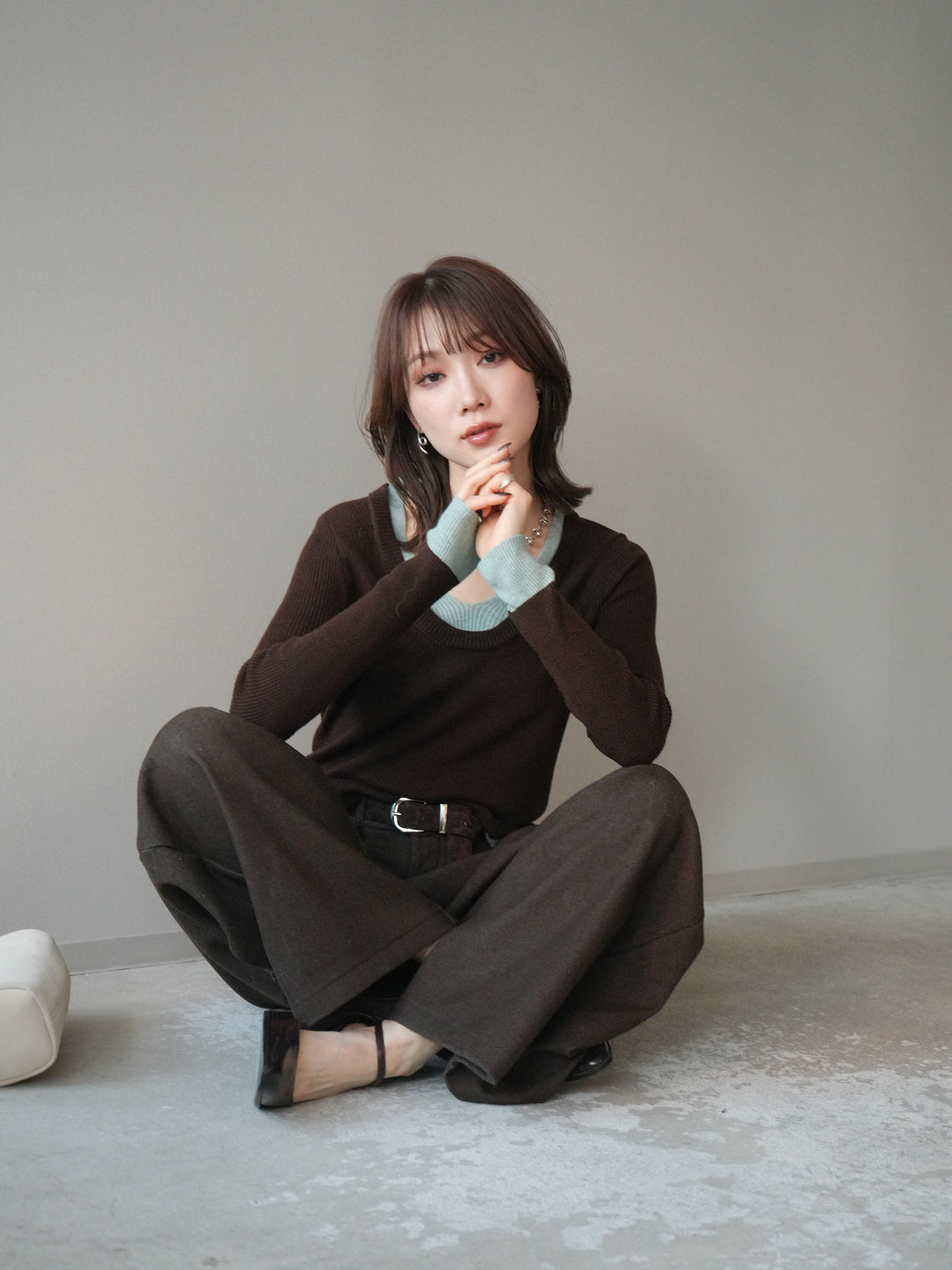 [SET]Uネック配色レイヤードリブニットトップス+アニマル柄ベルト付きウールタッチワイドパンツ(2set)