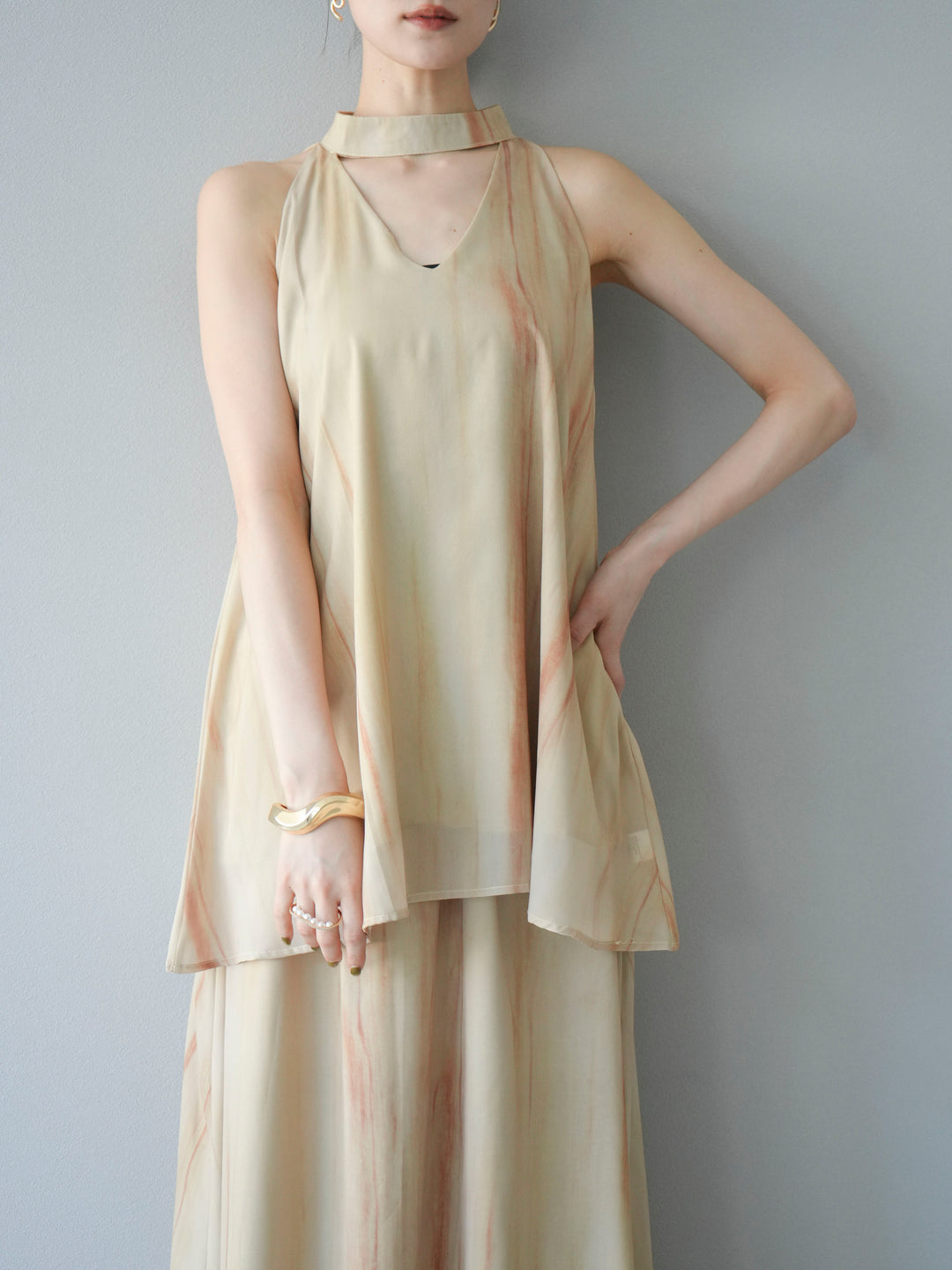 [SET] 細膩花紋V領襯衫＆喇叭裙（2套）