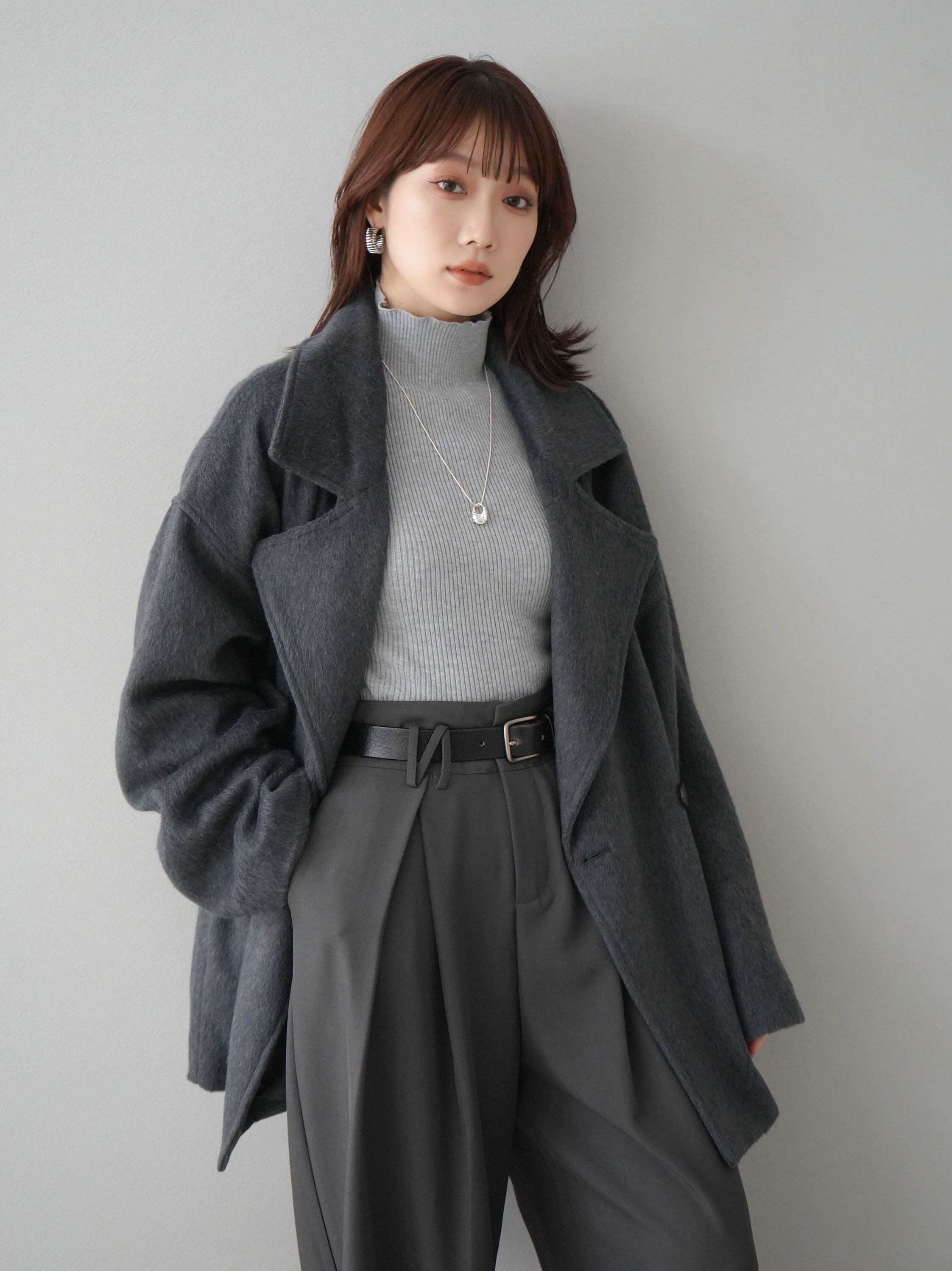 SET]フェイクビーバーミドルコート+袖ボタンハイネックリブニット