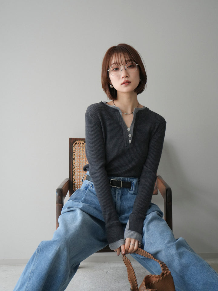 [SET]バイカラーキーネックリブニットトップス+ハイウエストベルトループデザインデニムパンツ(2set)