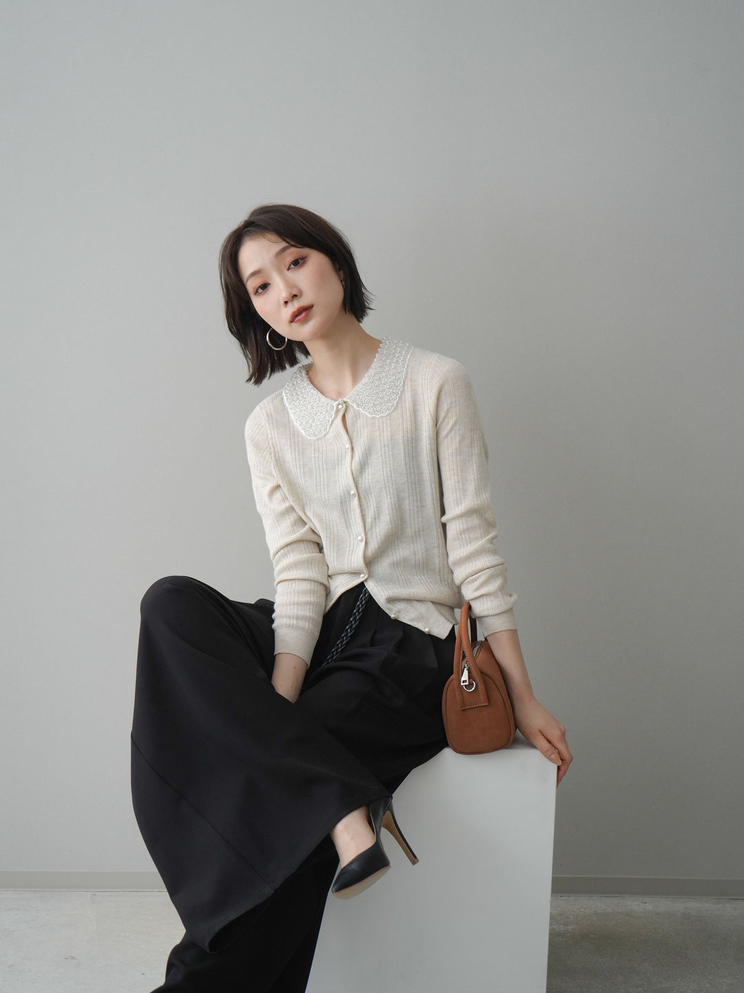 [SET]ビジュー襟パールボタンニットカーディガン+編み込みベルト付タックワイドパンツ(2set)