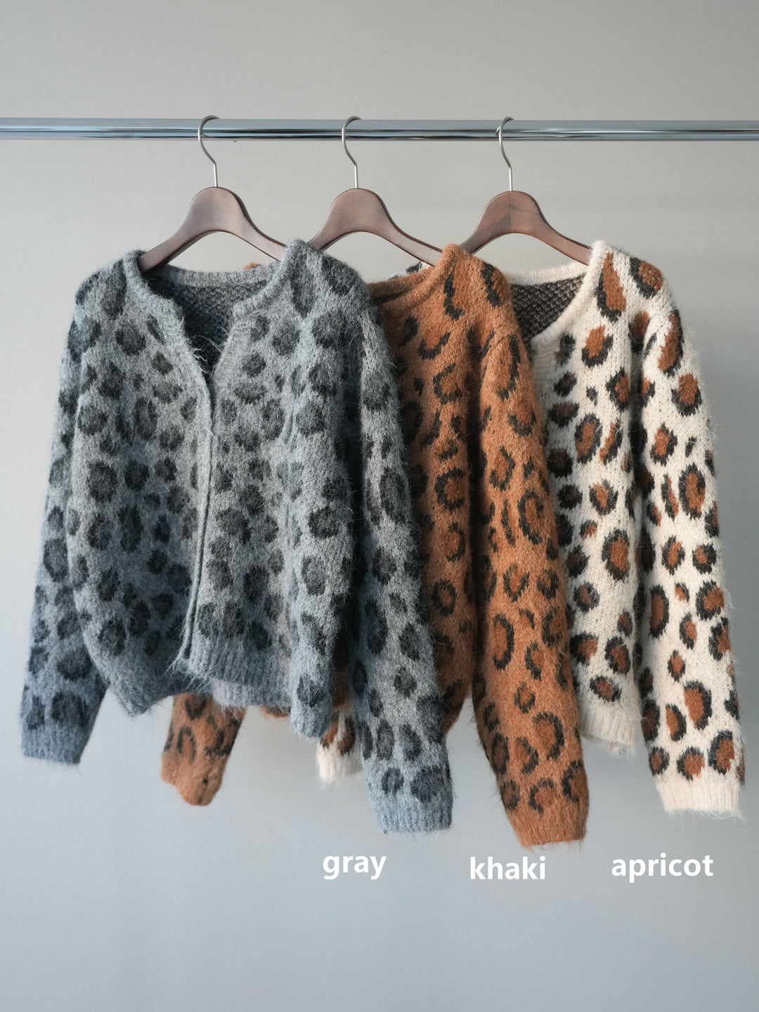 [SET]モヘアタッチレオパード柄ニットカーディガン+モチーフベルト付スエードタックワイドパンツ(2set)