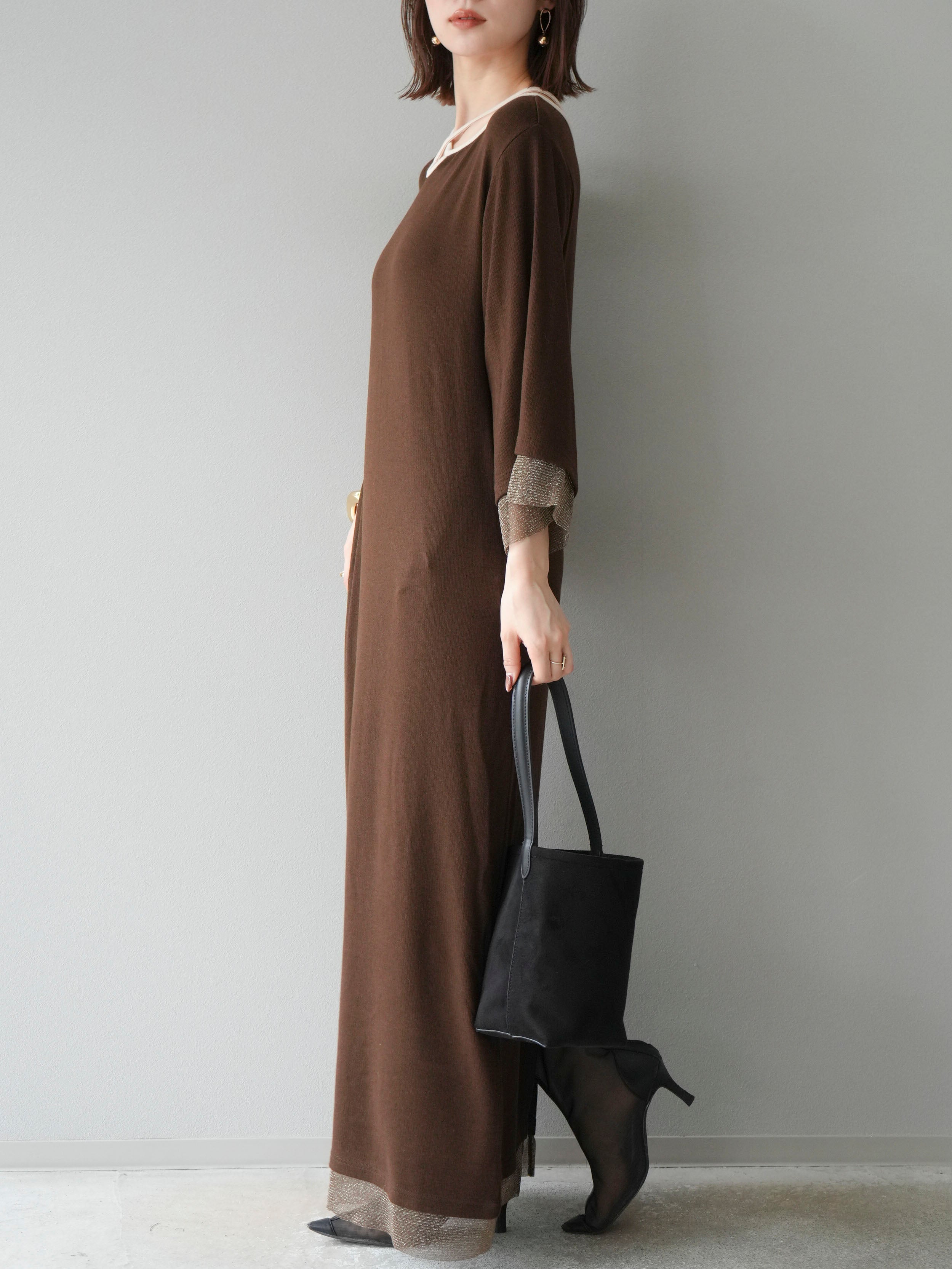 予約]デザインネックラメシアー切替ニットワンピース/ブラウン – Lumier