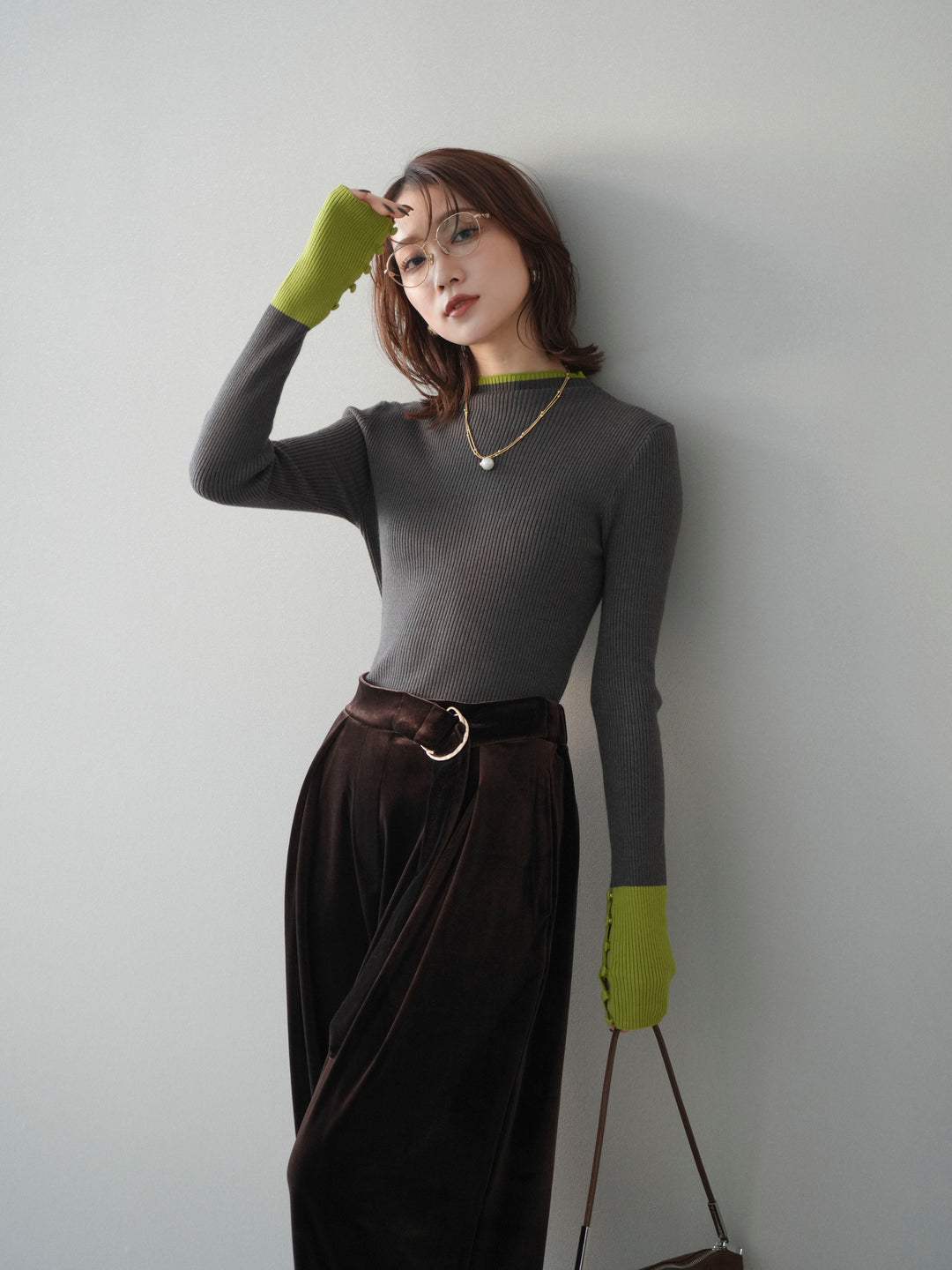 [SET]袖ボタンハイネック配色リブニットトップス+ベロアベルトスリムパンツ(2set)