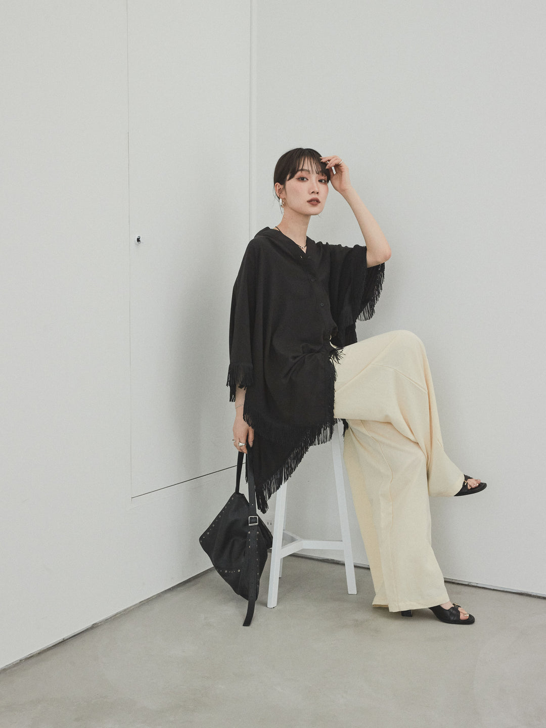 [SET] 方形流蘇斗篷襯衫 + 亞麻觸感褶皺寬褲 (2 件套)