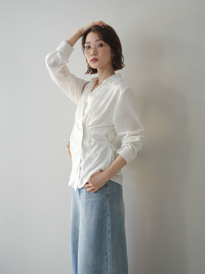 [予約]サイドギャザーアシンメトリーデザインサテンブラウス/white