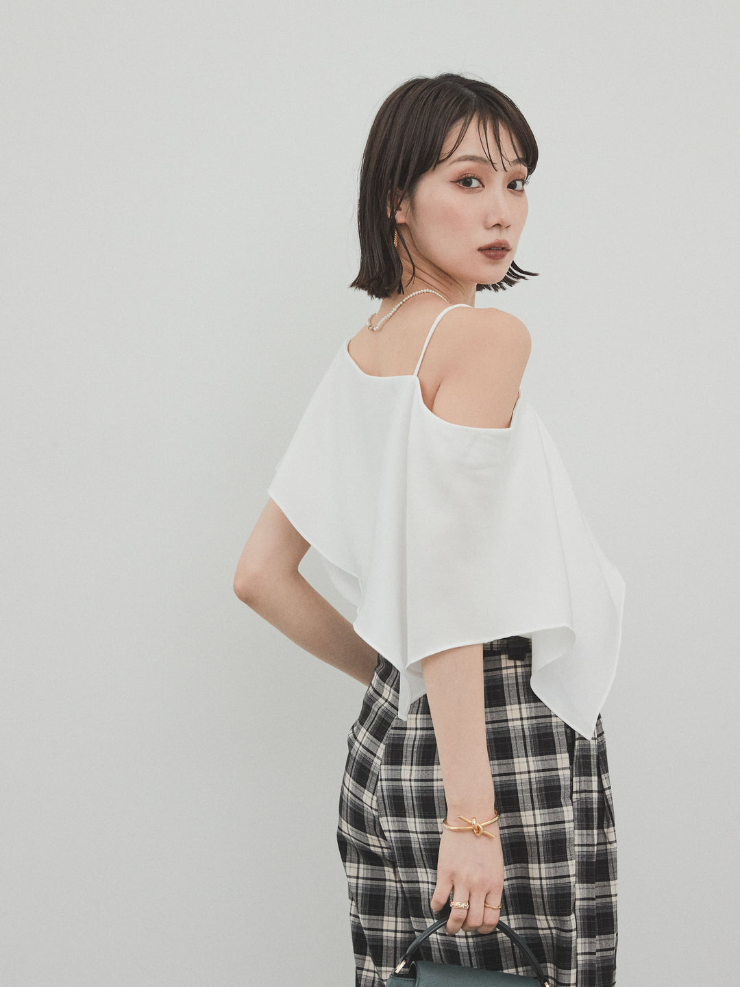 [予約]ワンショルラッフルブラウス/オフ