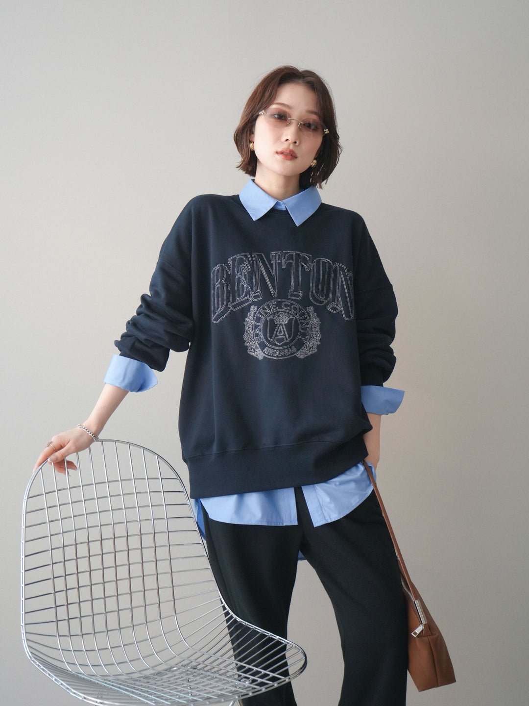 [SET]カレッジロゴ刺繍BIGスウェットプルオーバー+ボウタイ付オーバーシャツ(2set)