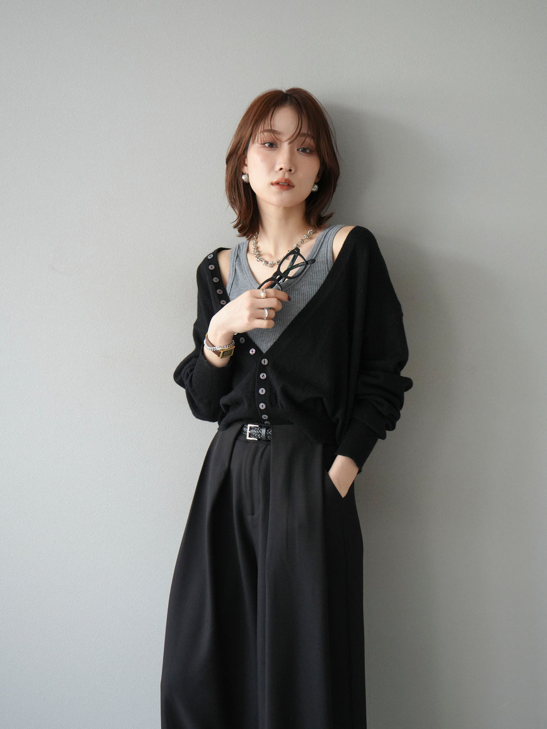 [予約]デザインボタンニットカーディガン＆タンクトップSET/ブラック
