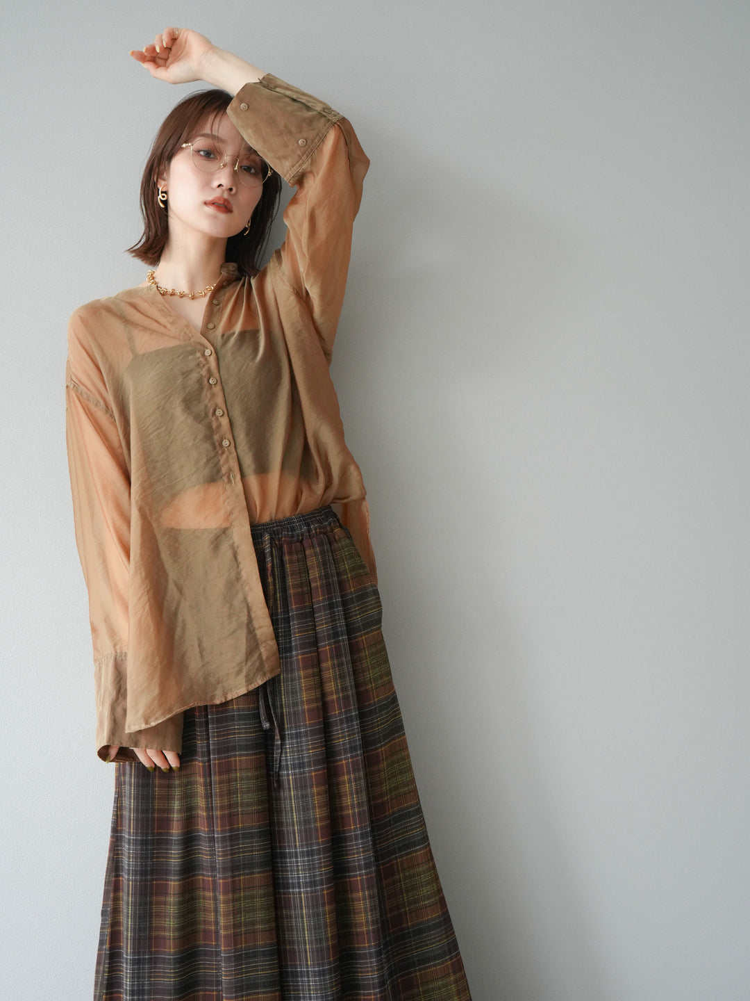 [SET] 亮面透視立領襯衫 + 透視格紋寬鬆褲 (2 件套)