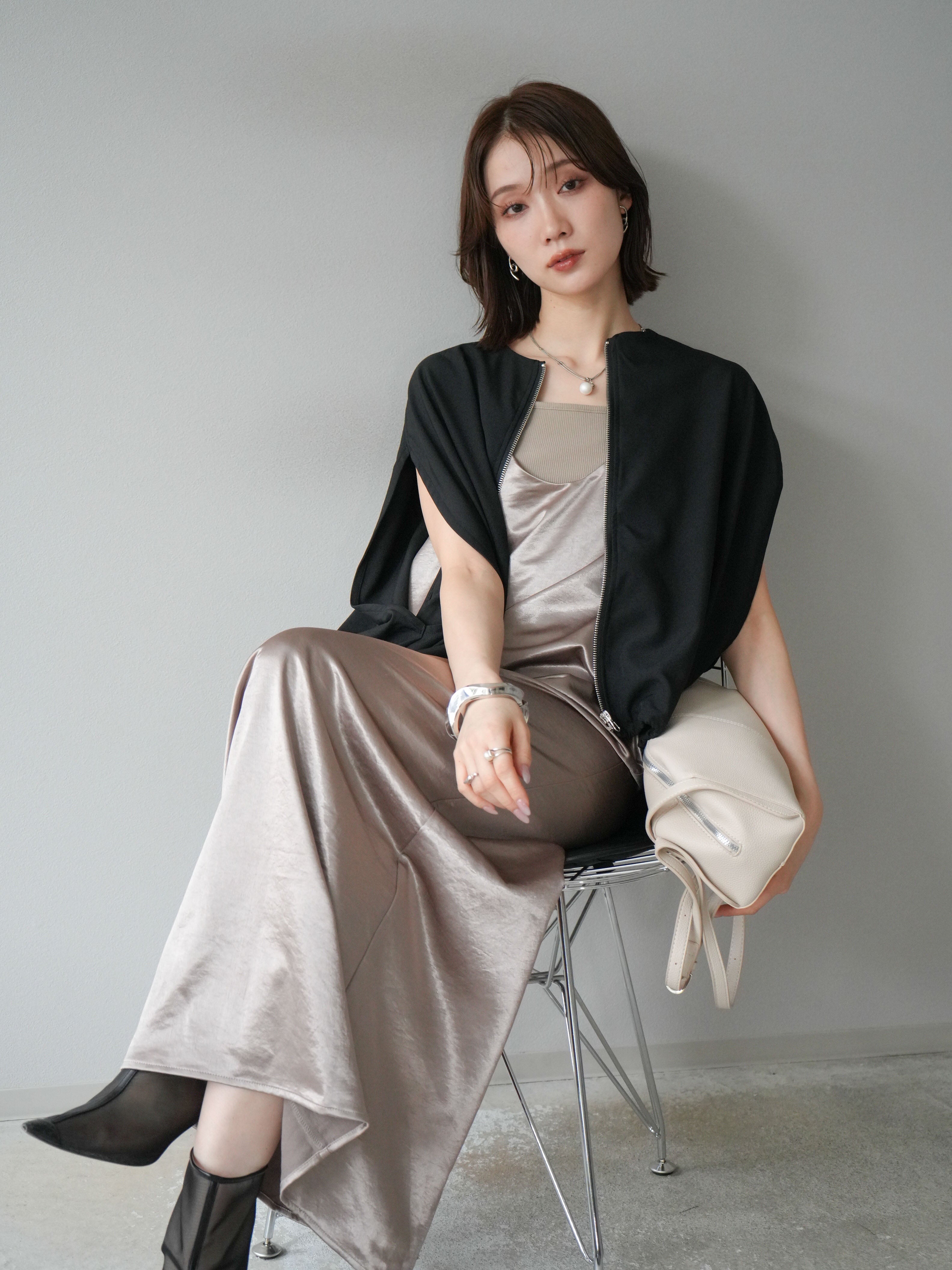 予約]サテンキャミワンピース/グレージュ – Lumier