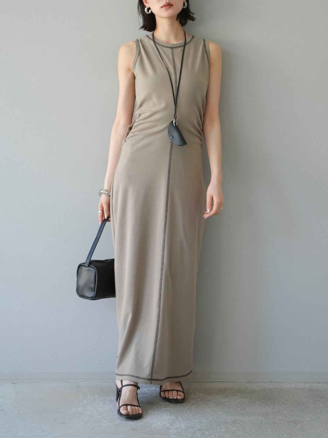 [予約]ウエストオープンステッチカットワンピース/ベージュ