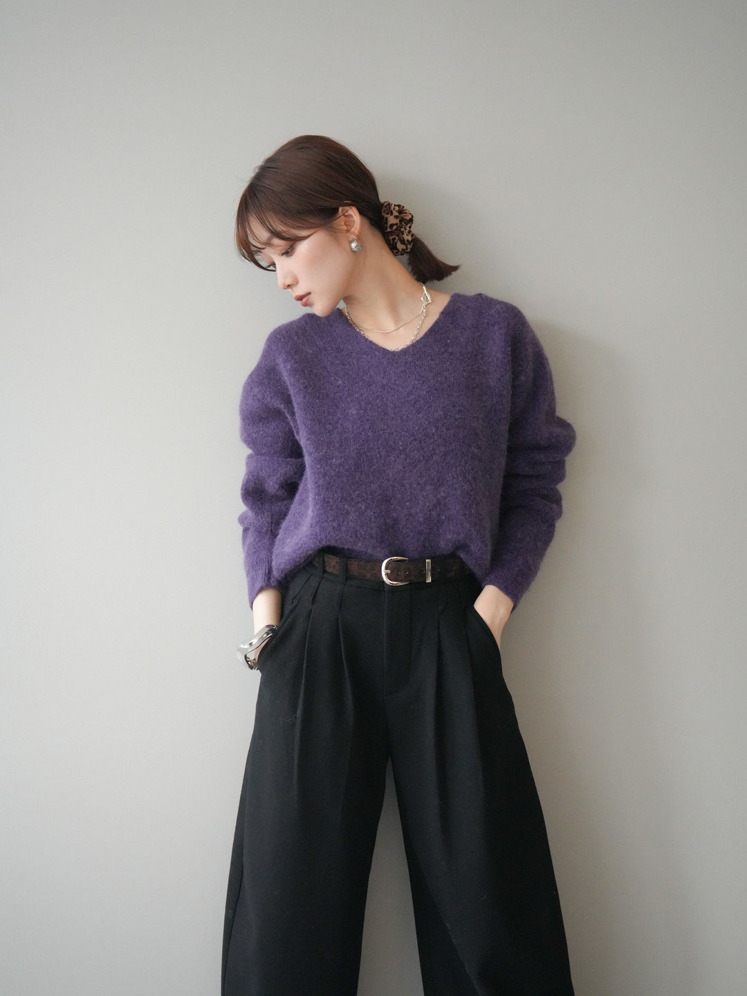 [SET]シュシュ付きアンゴラタッチVネックニットプルオーバー+シュシュ付きアンゴラタッチVネックニットプルオーバー(2set)