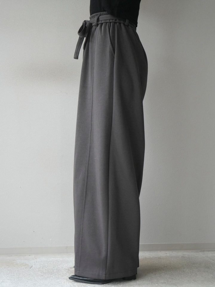 [予約]ベルト付スウェットワイドパンツ/charcoal