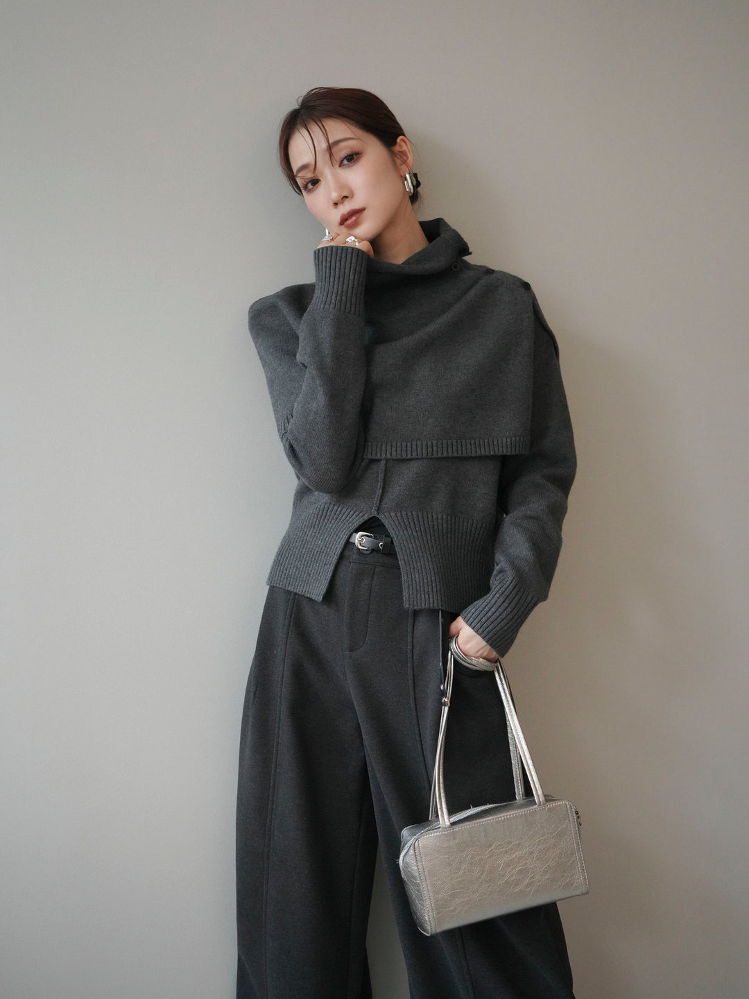 [予約]フロントスリットネックアンサンブルニット/charcoal