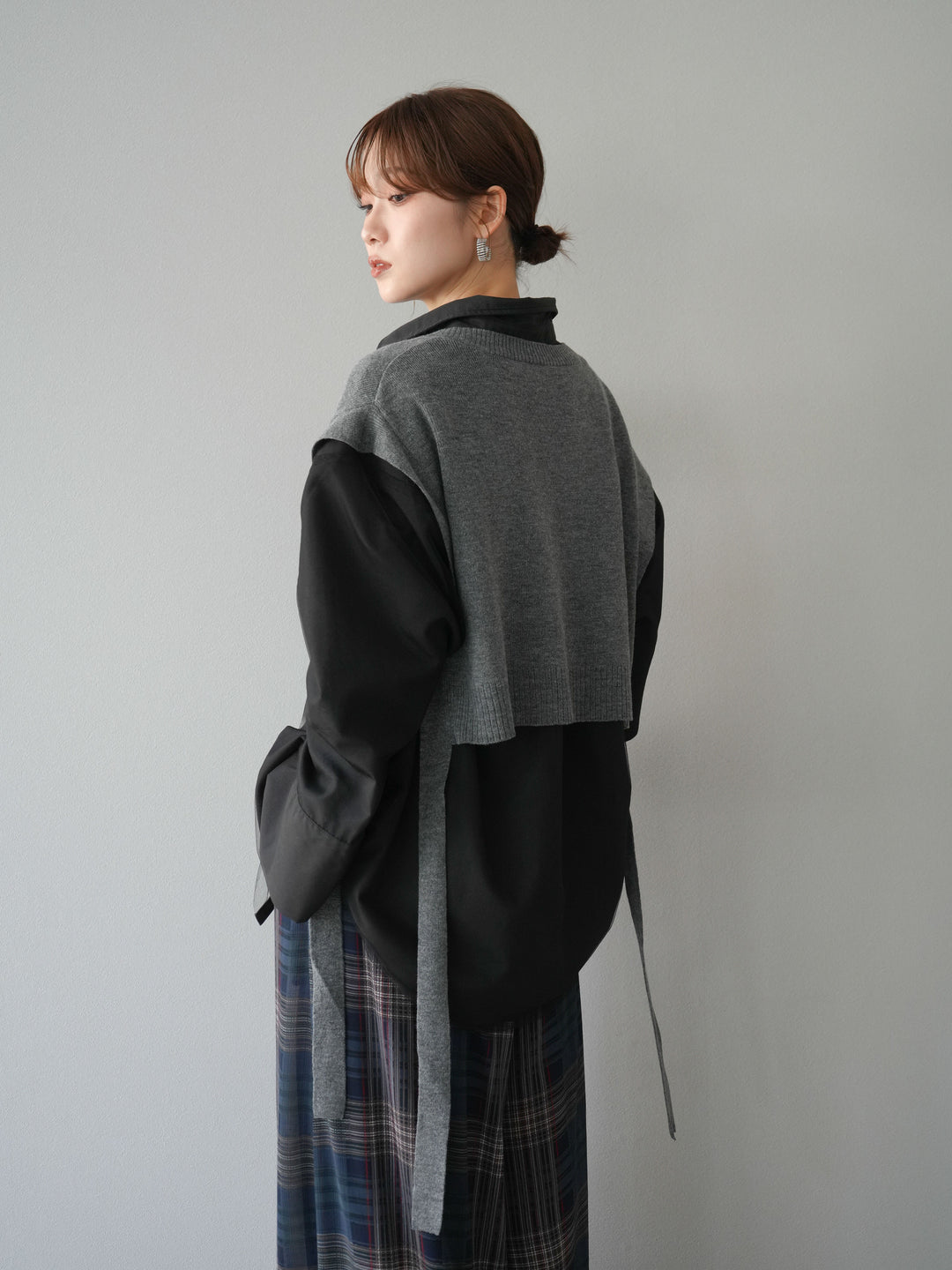 [予約]サイドリボンVネックショートニットベスト/チャコール