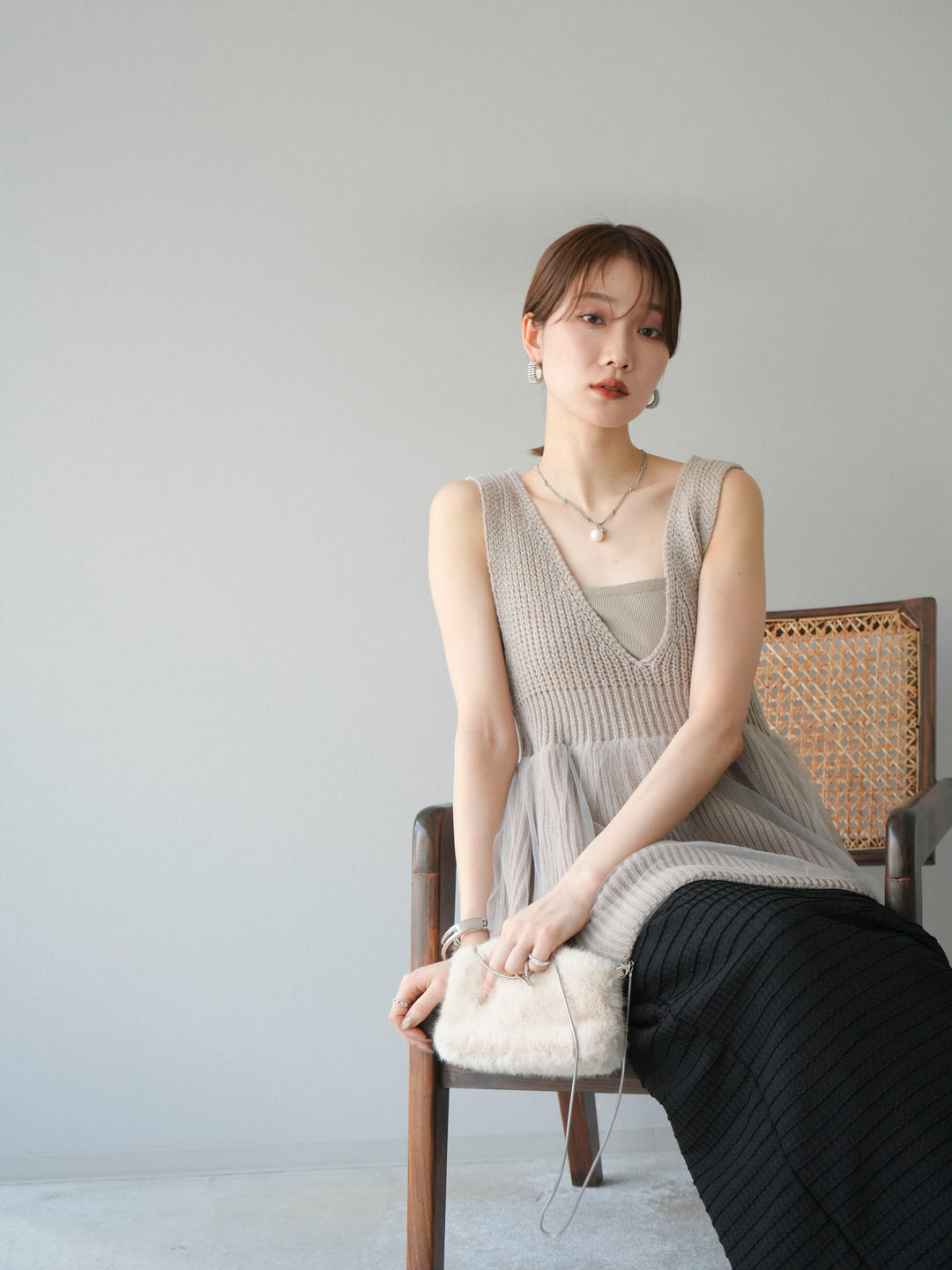 [予約]チュールレイヤードペプラムニットベスト/グレージュ