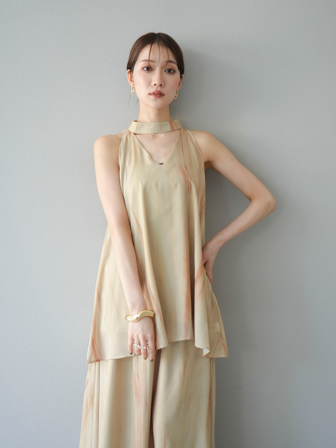 [SET] 細膩花紋V領襯衫＆喇叭裙（2套）