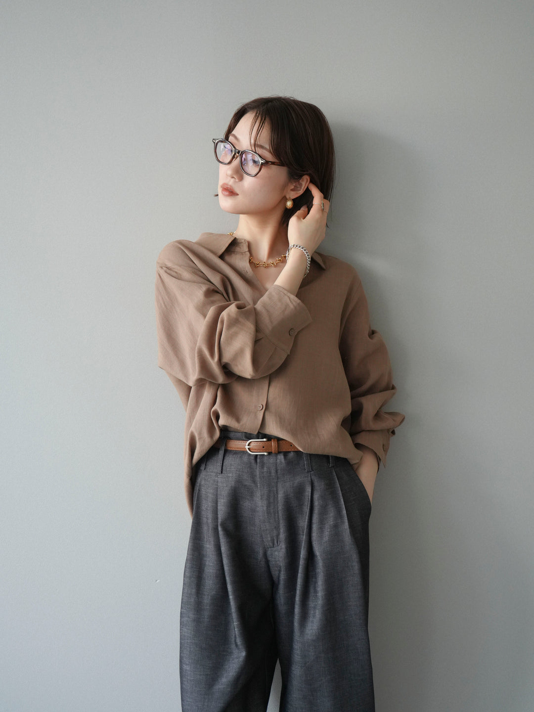 [予約]バックVレースデザインシャツ/beige