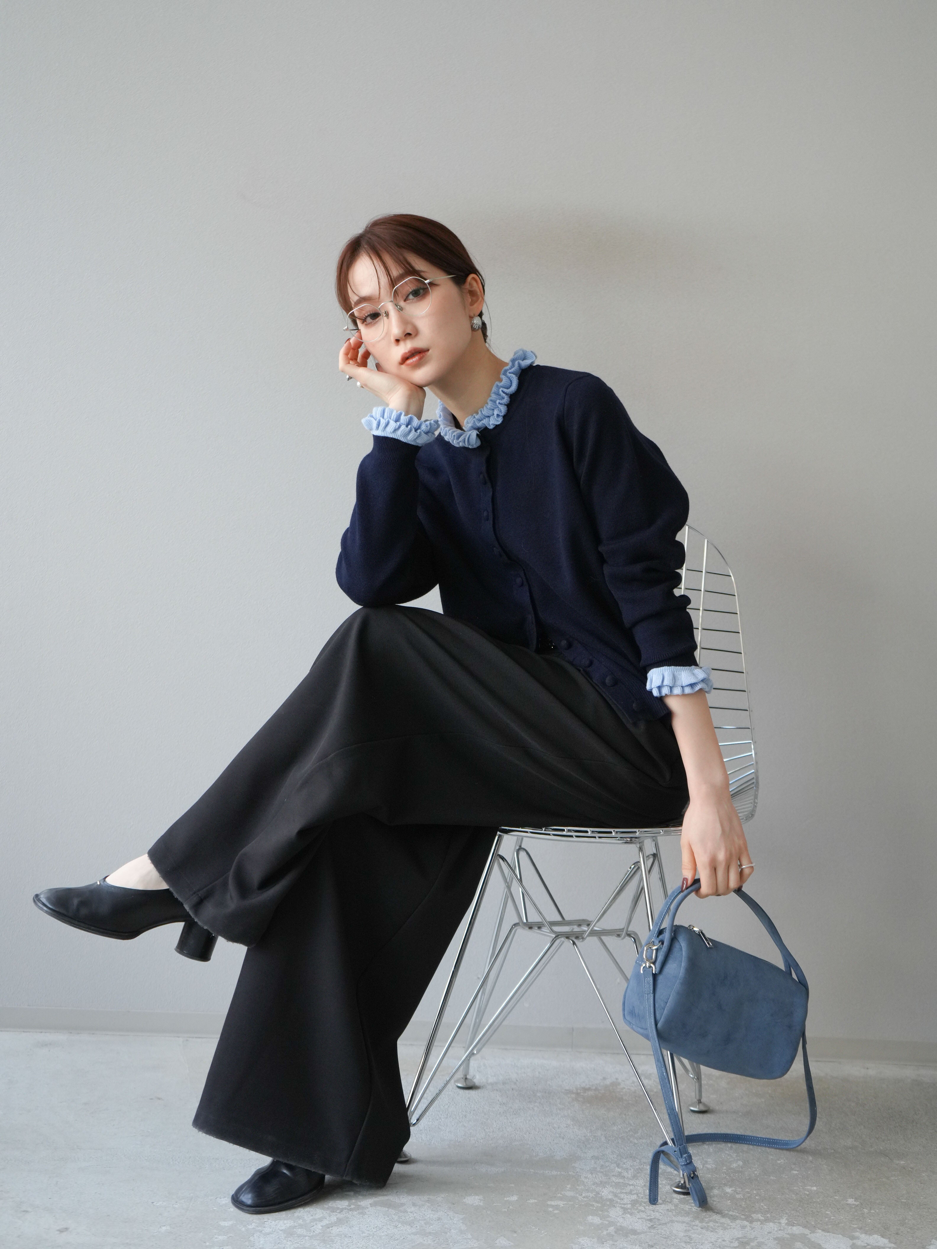 予約]フリルデザインコンパクトニットカーディガン/ネイビー – Lumier