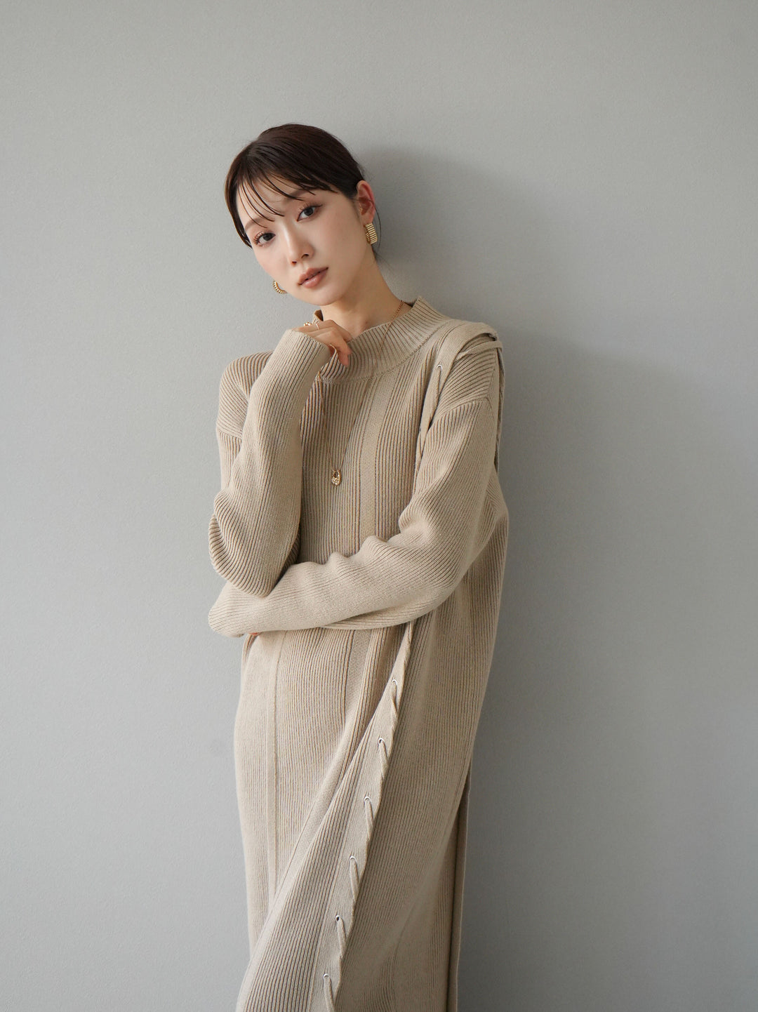 [SET] 不對稱繫帶高領針織連身裙 + 可選飾品套裝 (2套)