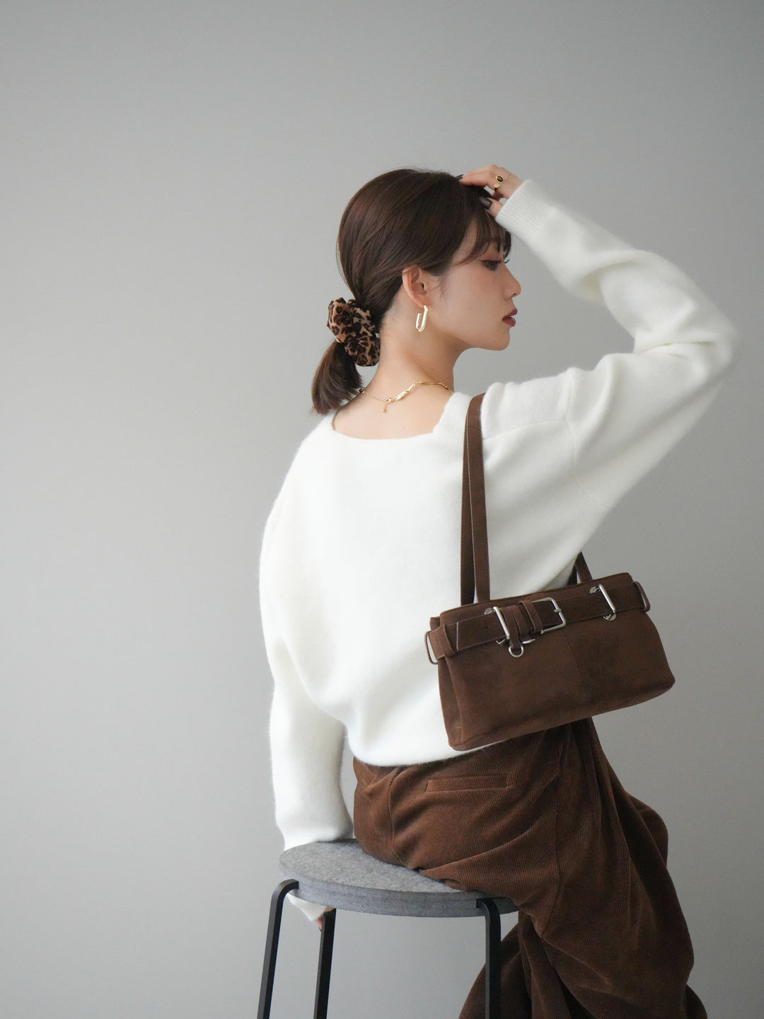 [SET]シュシュ付きアンゴラタッチVネックニットプルオーバー+選べるアクセセット(2set)