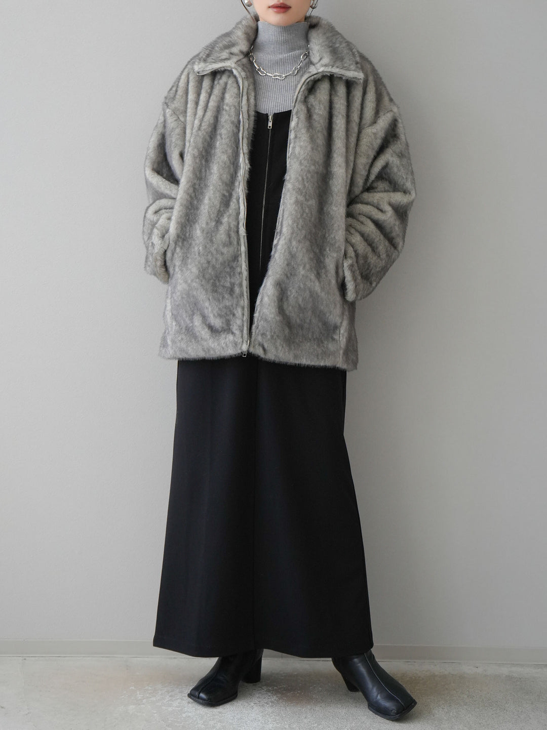 [預訂] 毛絨立式中長拉鍊夾克/灰色